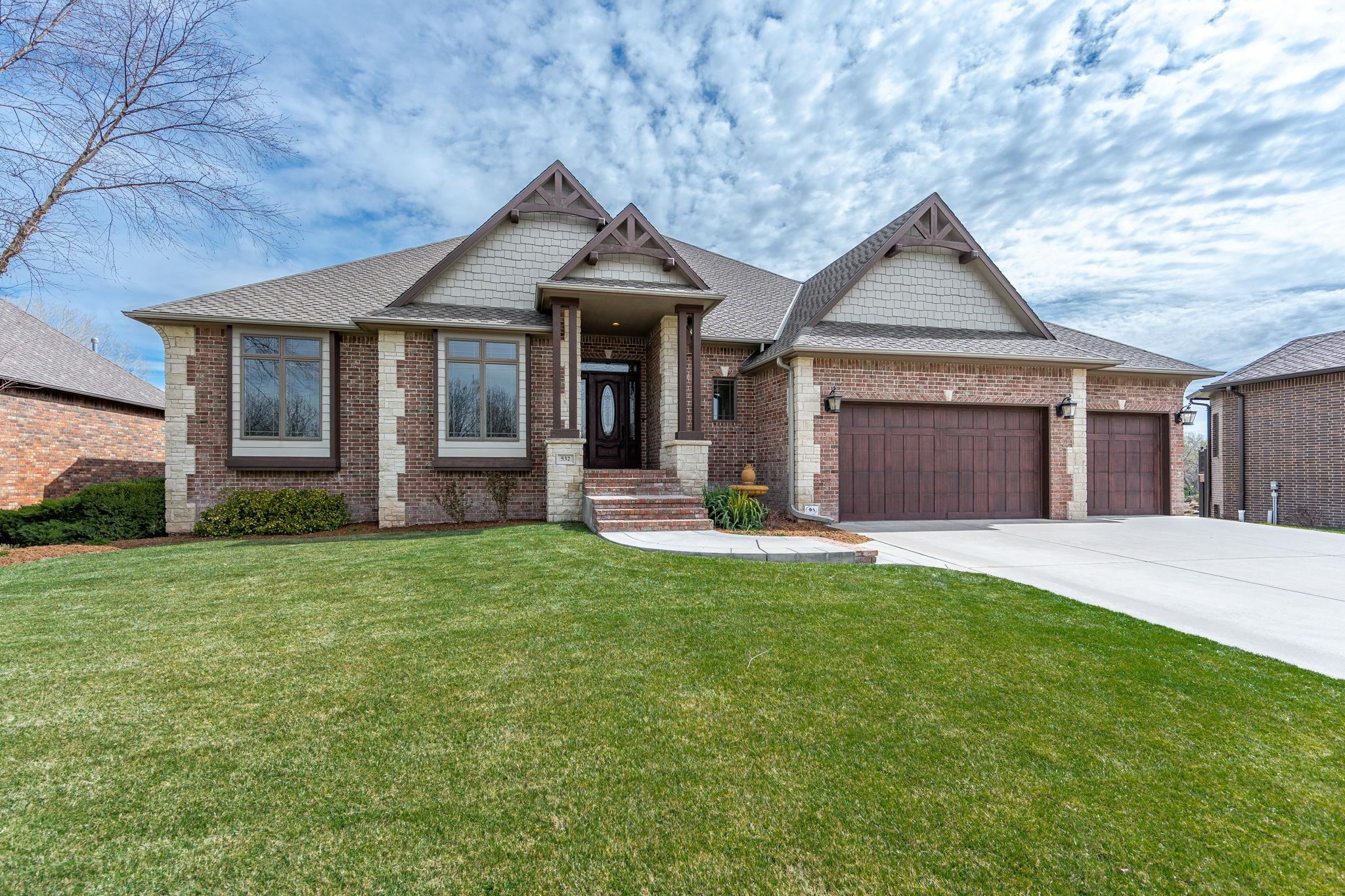 532 N Belle Terre Cir Property Photo 1