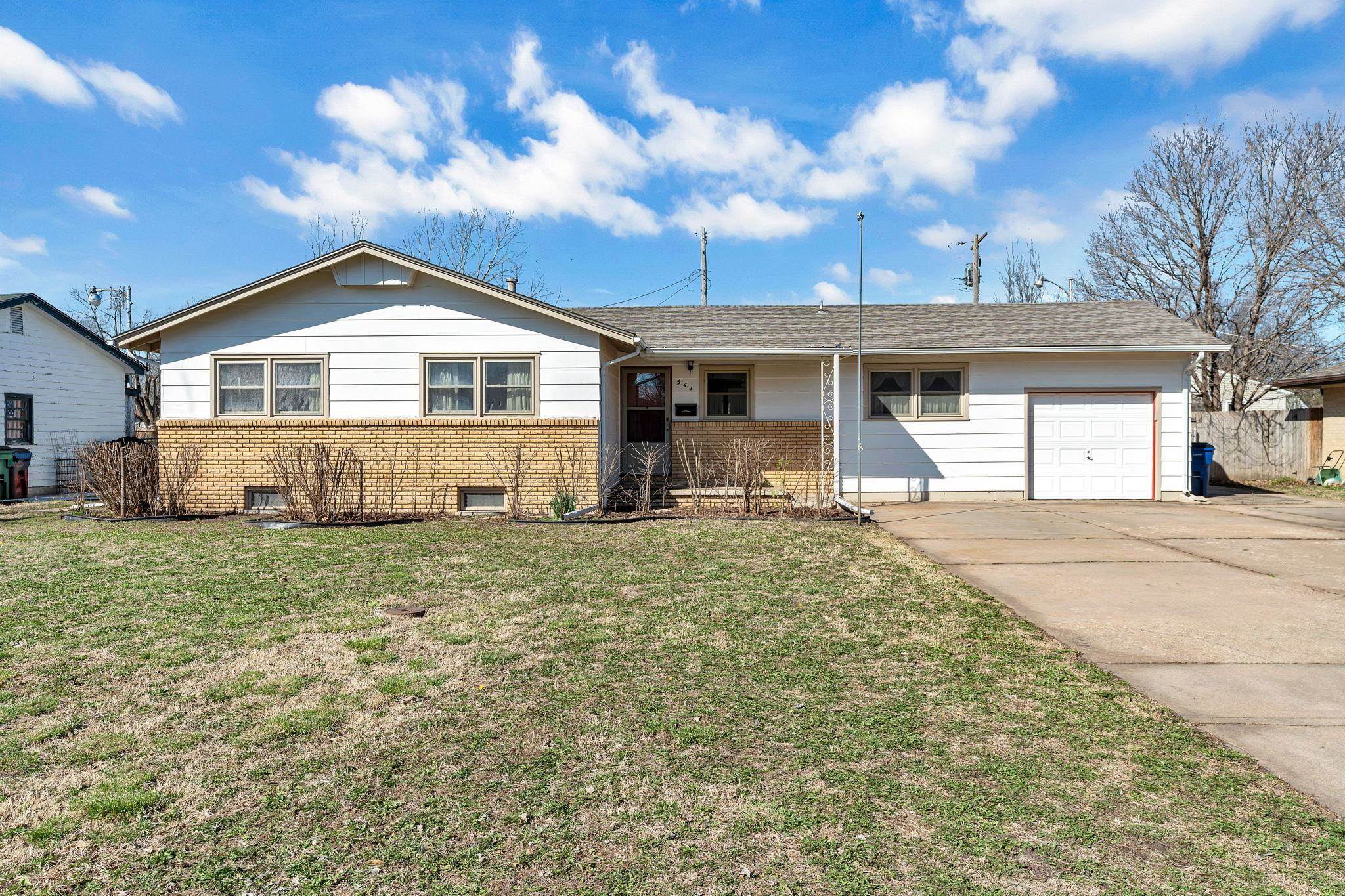 541 N Birch Property Photo 1