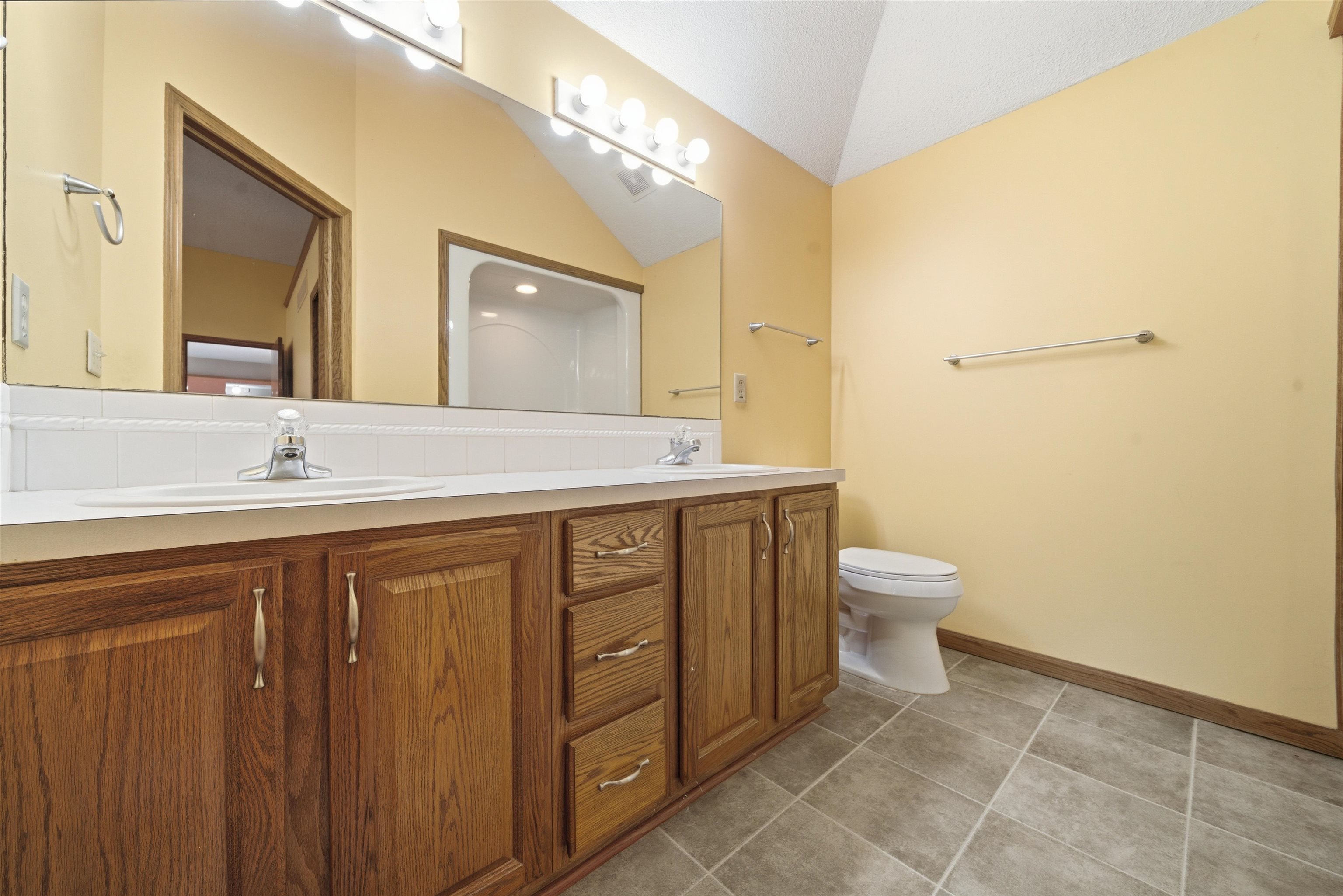 110 N Karren Ct Property Photo 15