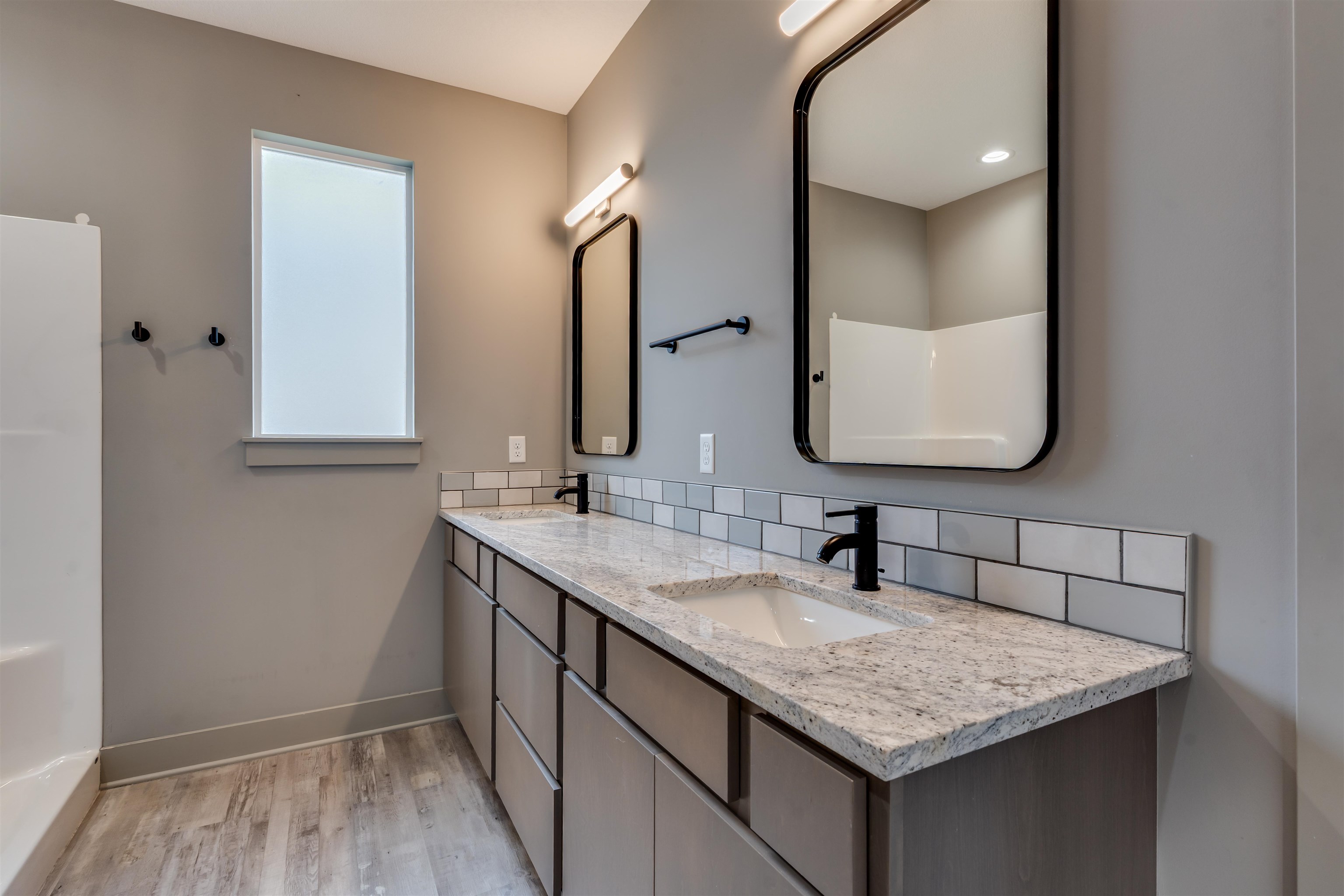 3413 S Capri Property Photo 15