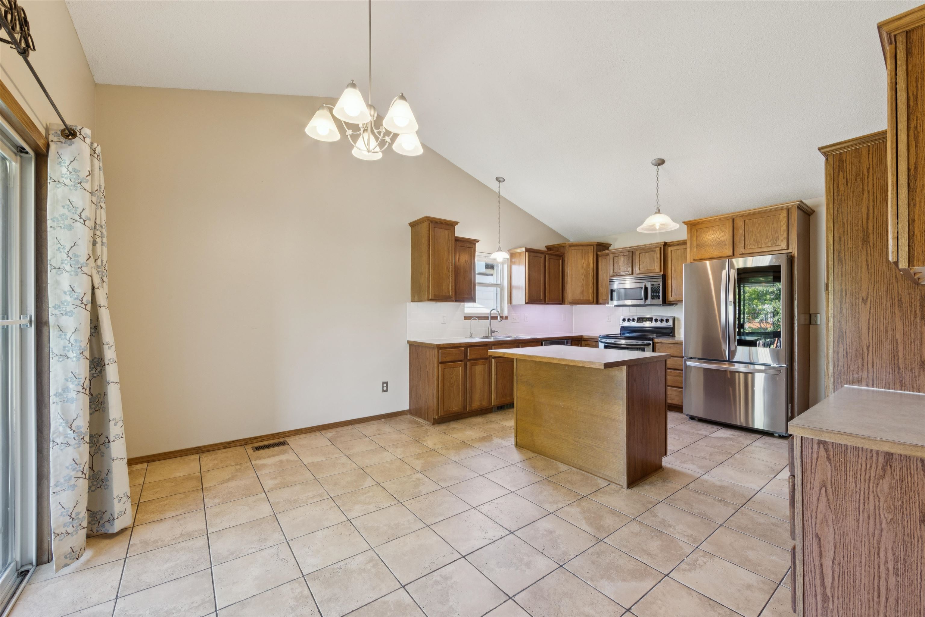 3505 N High Pt Property Photo 5