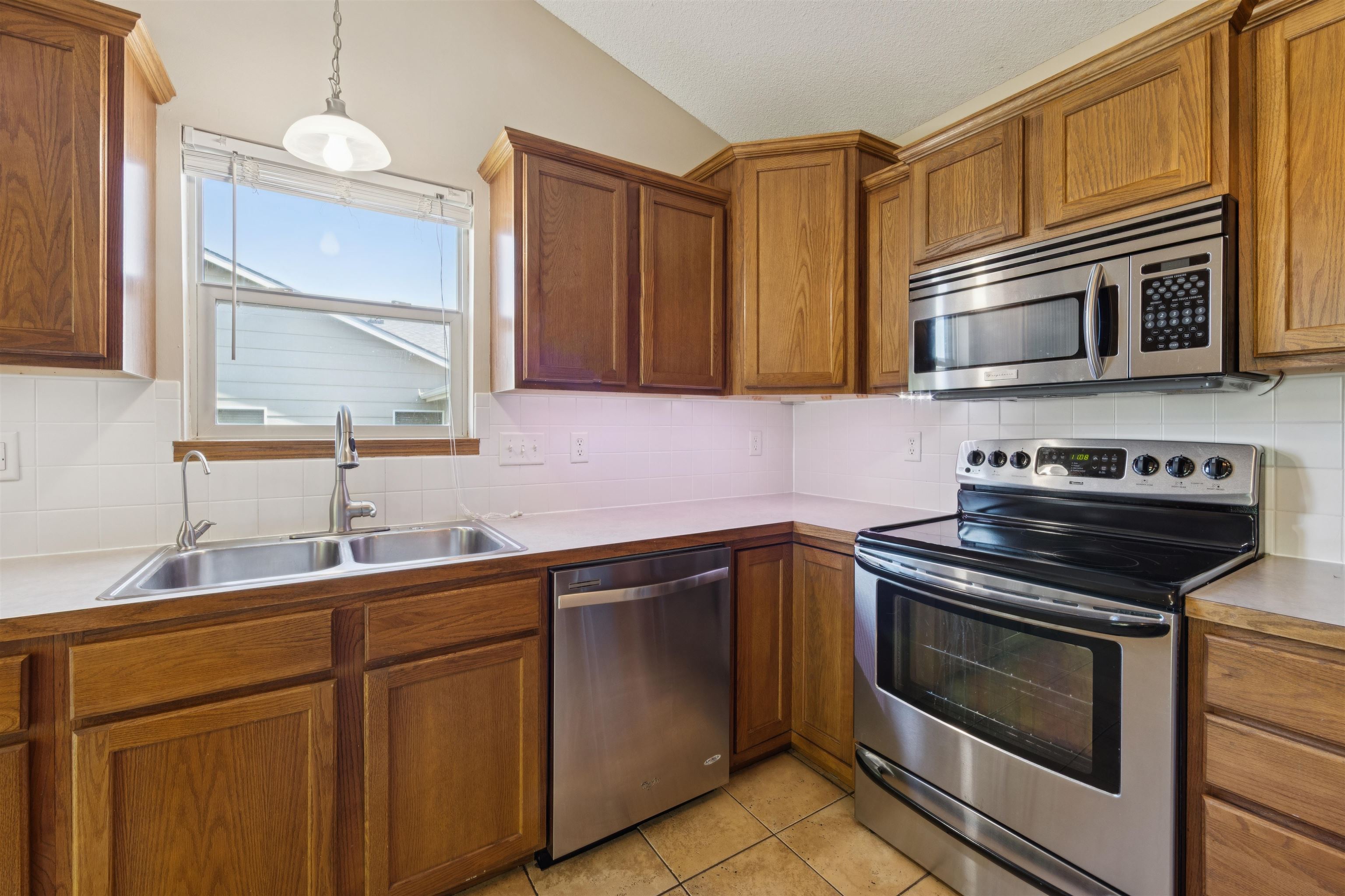 3505 N High Pt Property Photo 7
