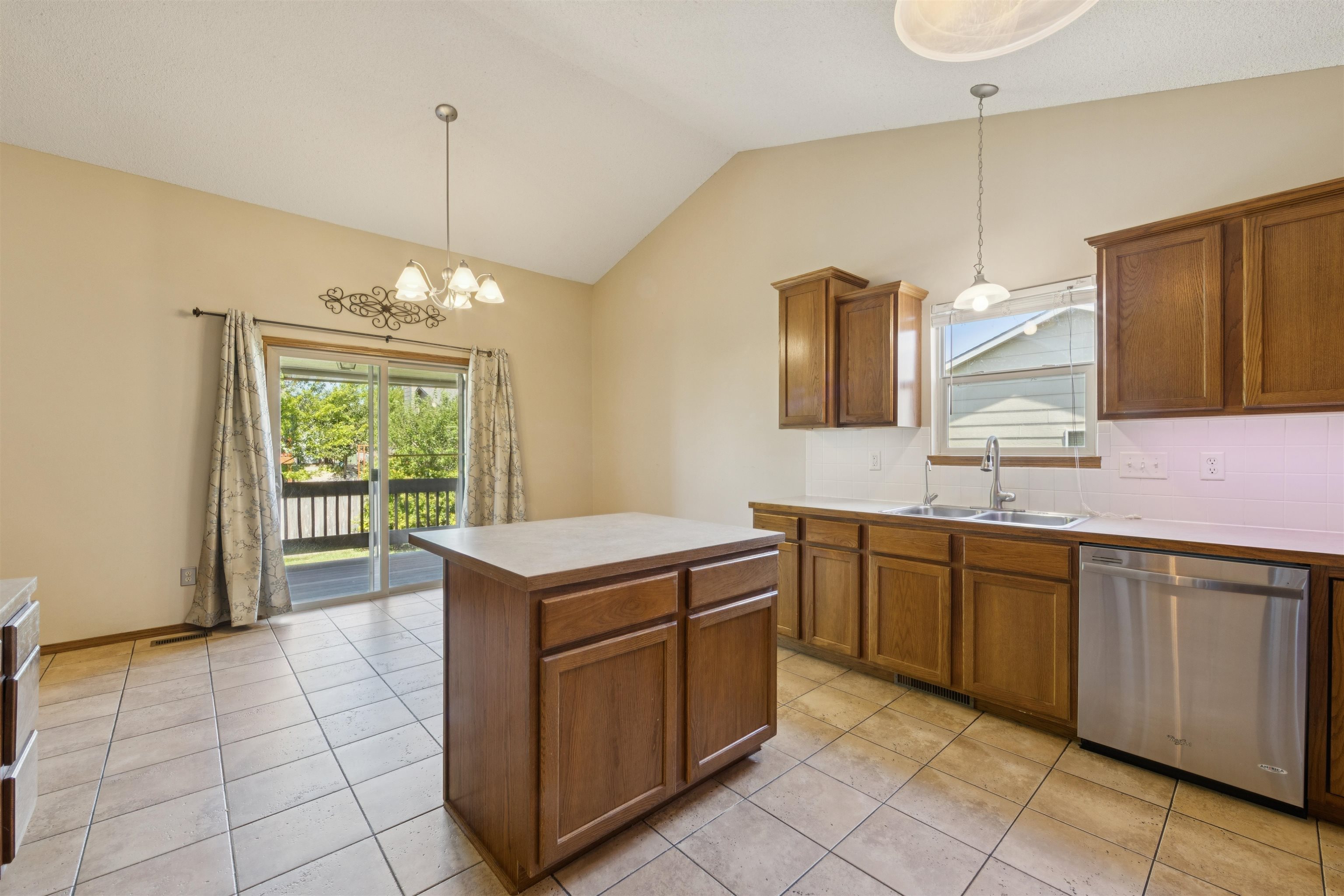 3505 N High Pt Property Photo 8