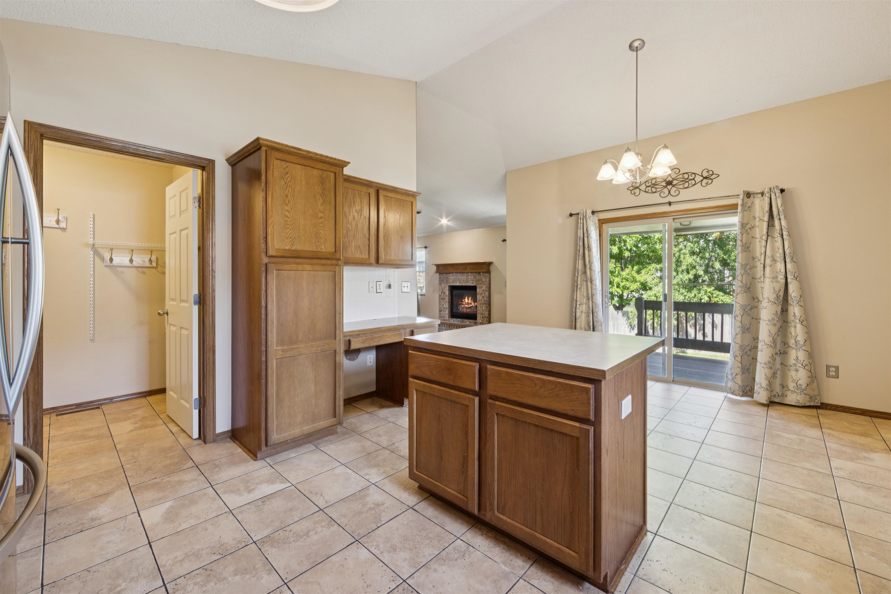 3505 N High Pt Property Photo 9