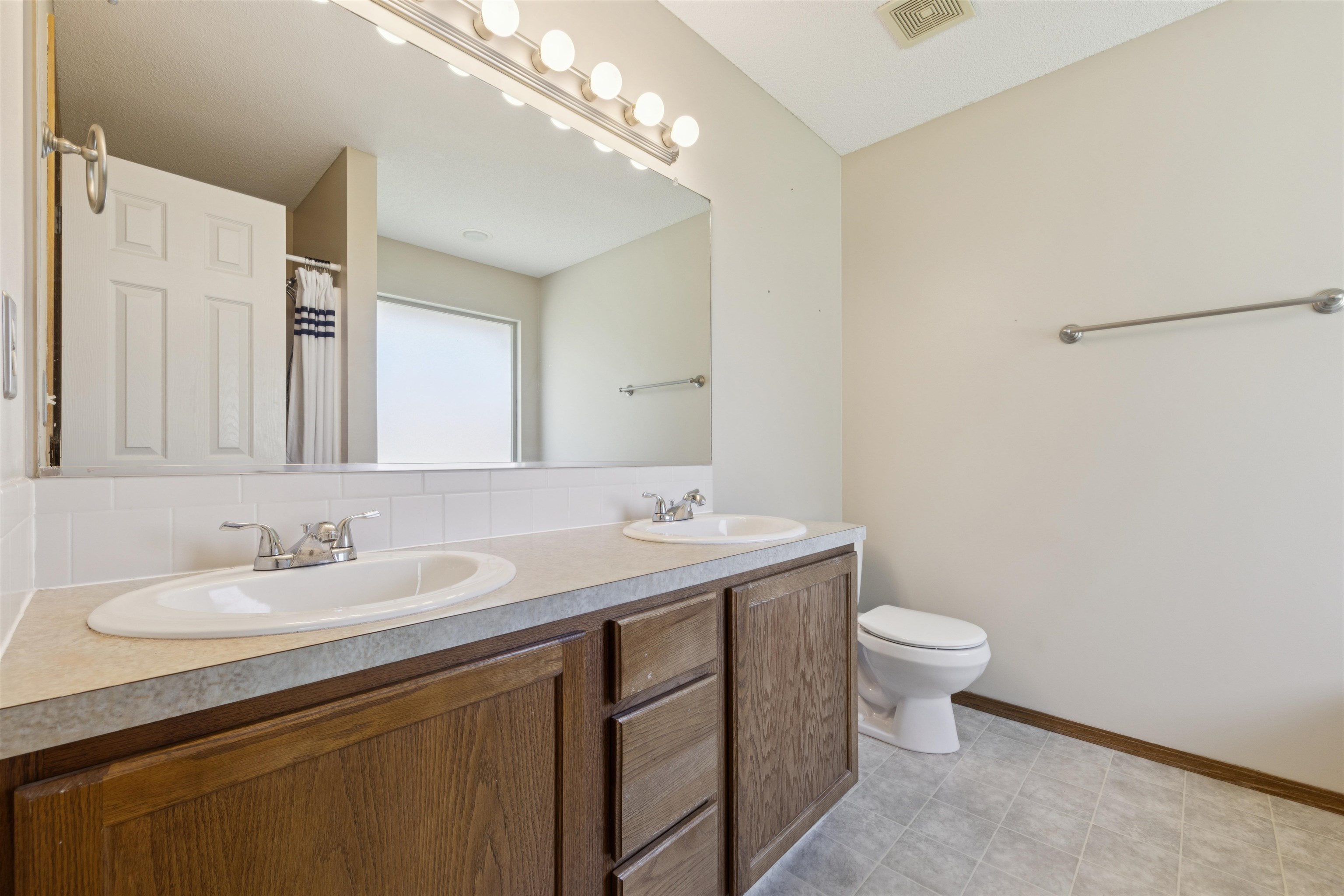 3505 N High Pt Property Photo 14