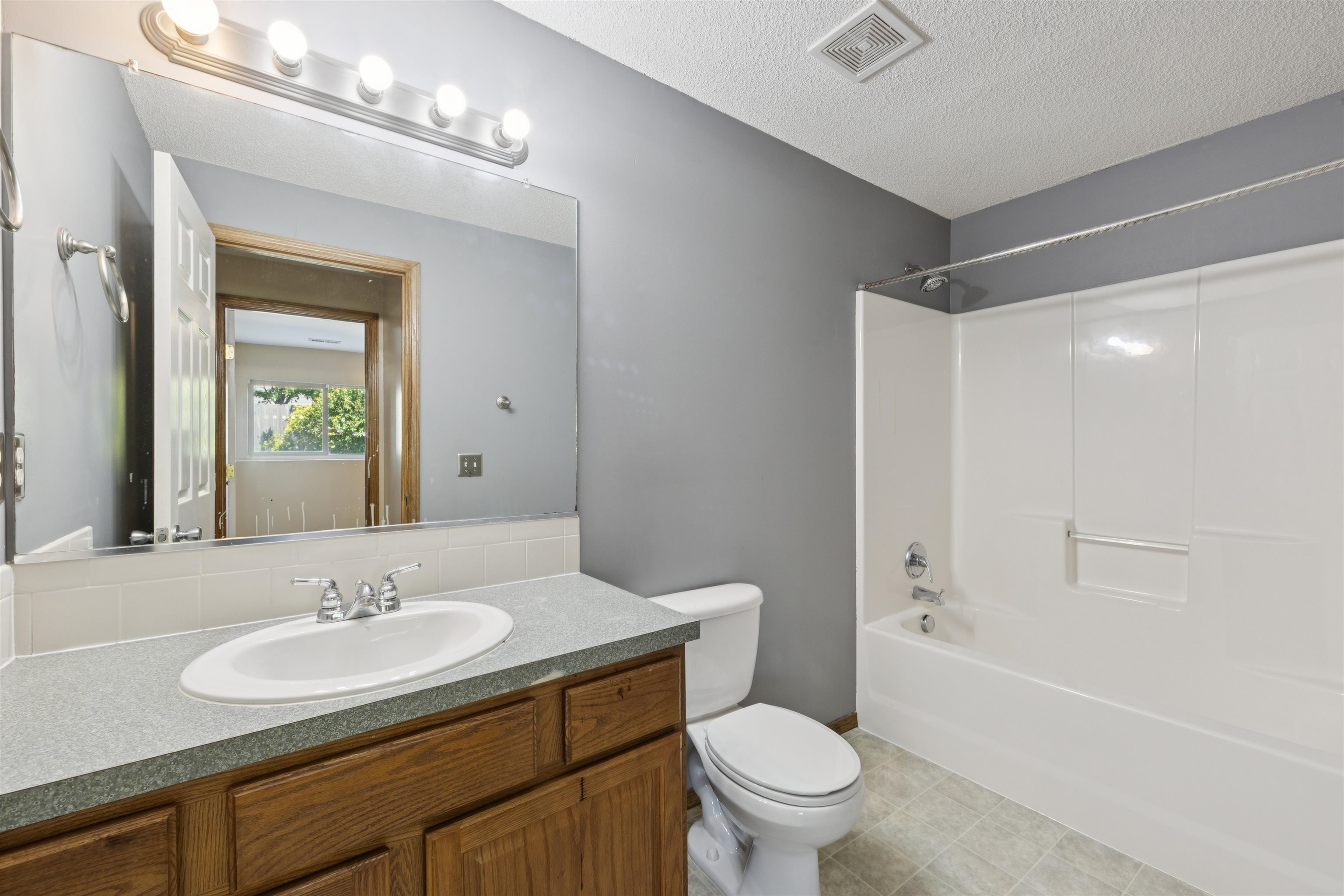3505 N High Pt Property Photo 23