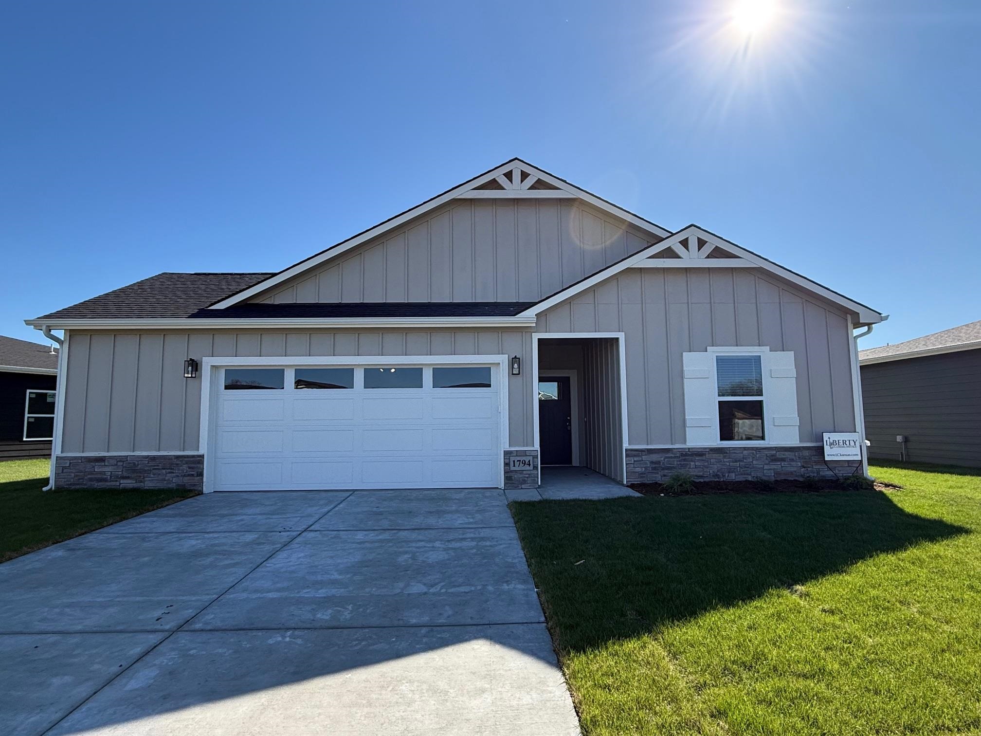 1794 W Redbud Lane Property Photo 1
