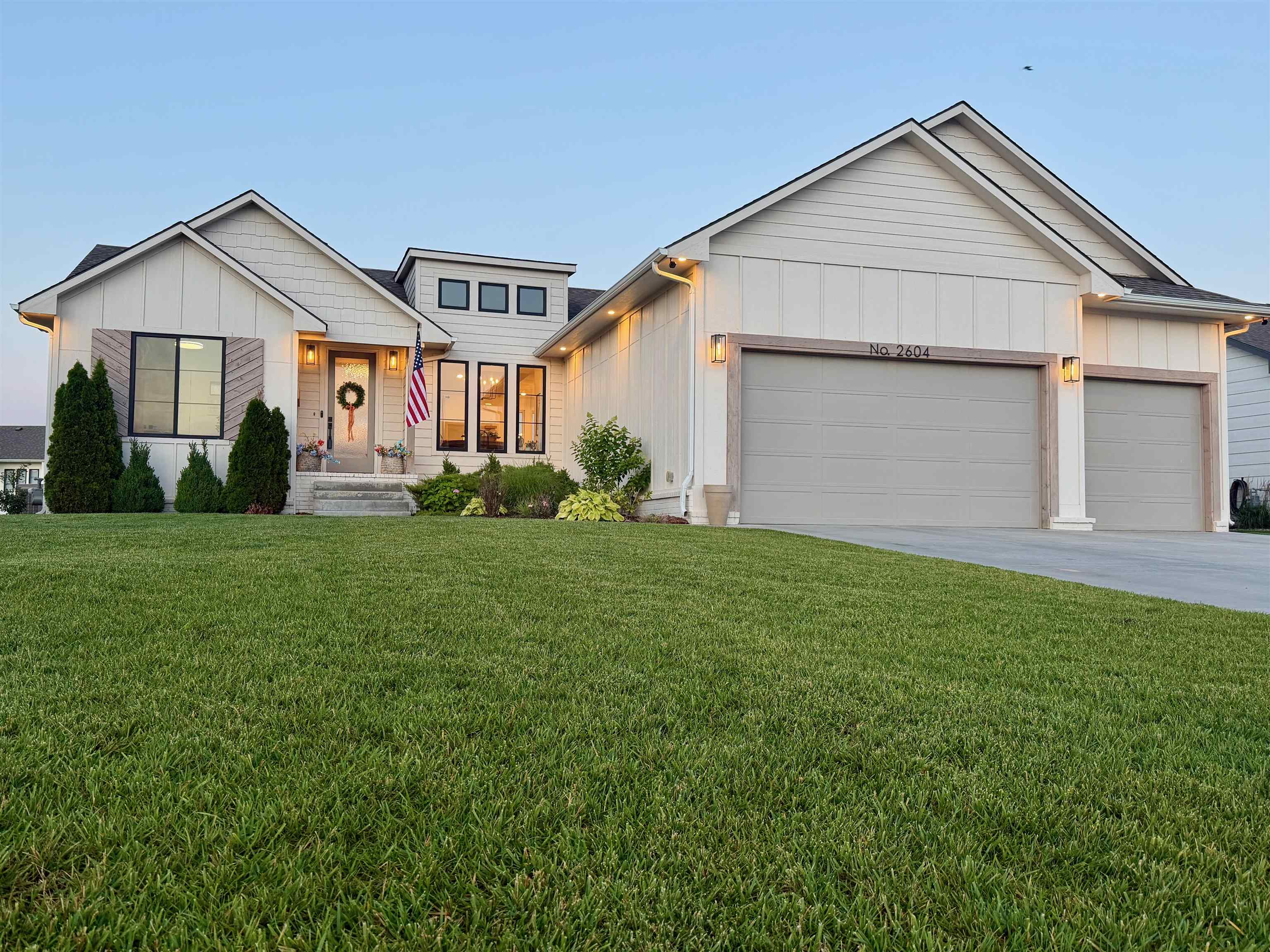 2604 N Pebble Property Photo 1
