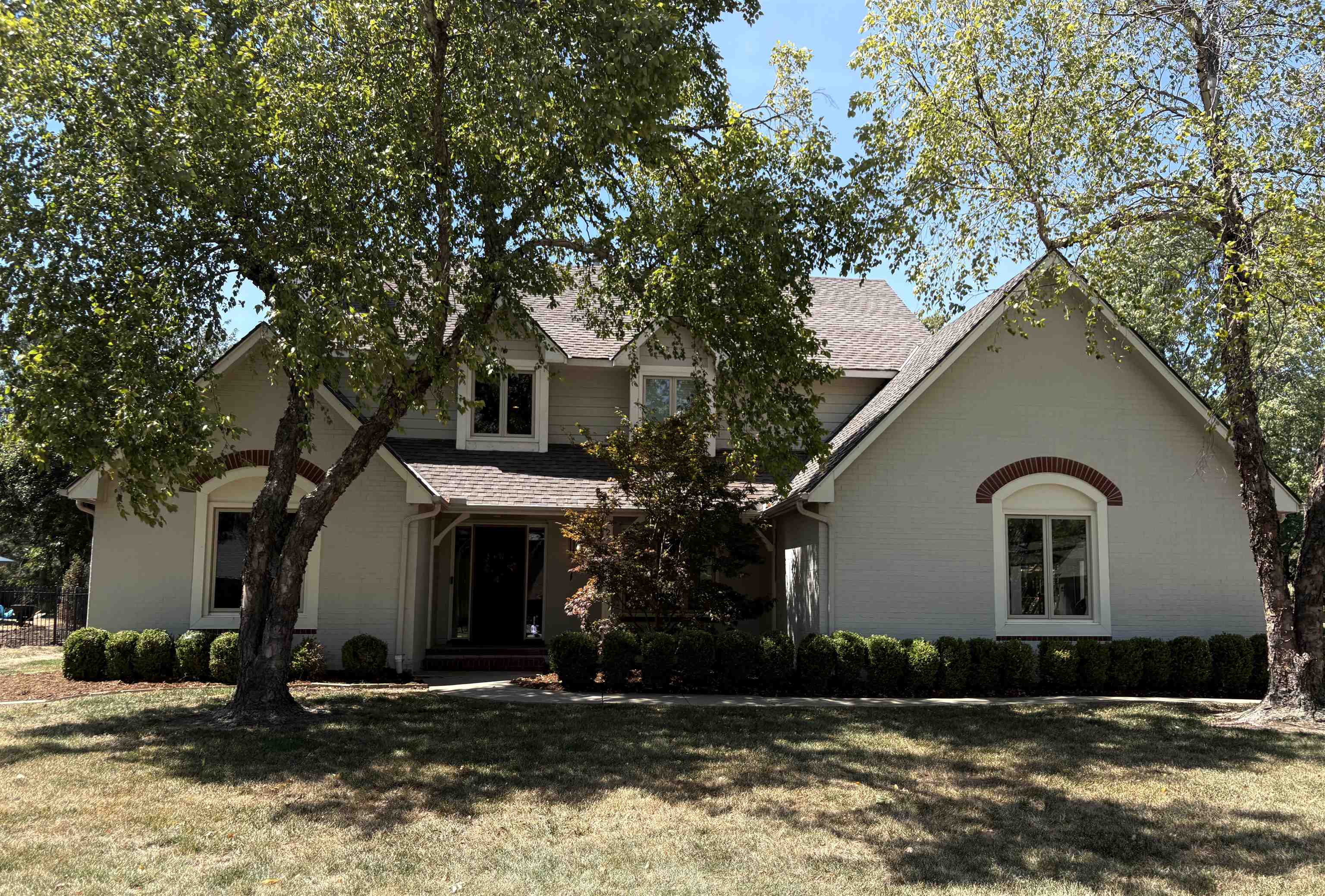 2903 N Cypress Property Photo 1