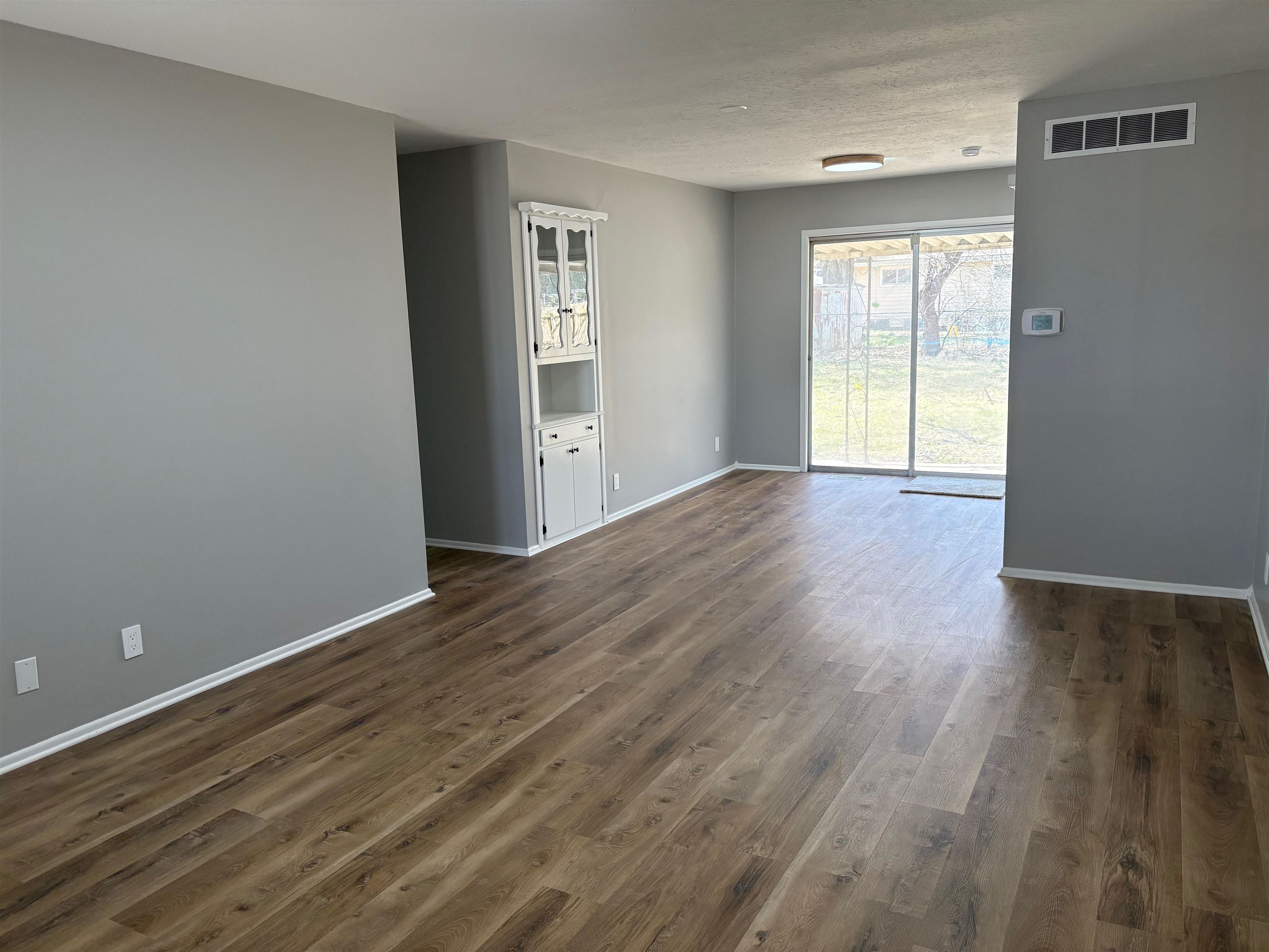 1427 N Community Dr Property Photo 3