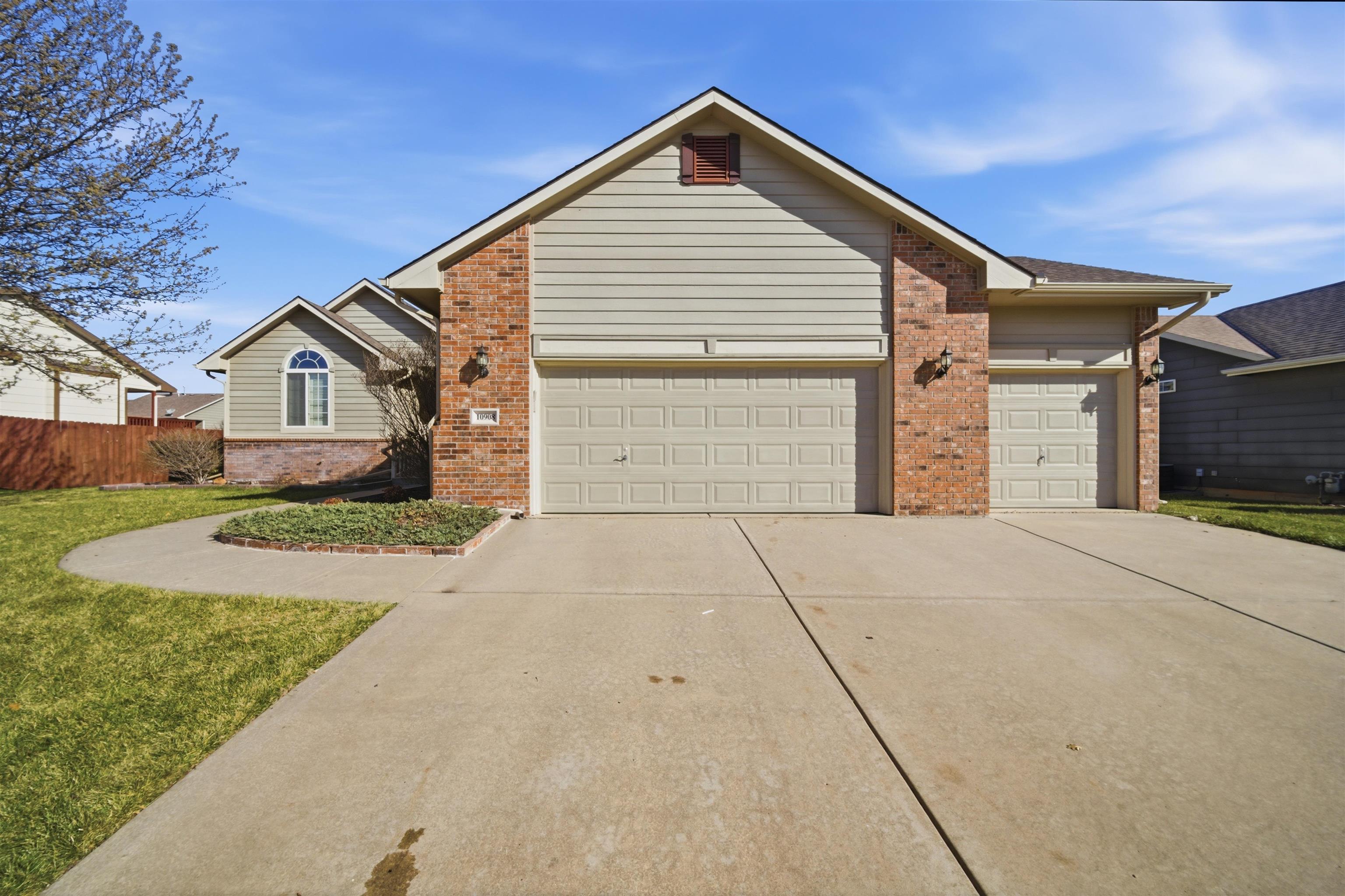 10908 W Lantana St Property Photo 1