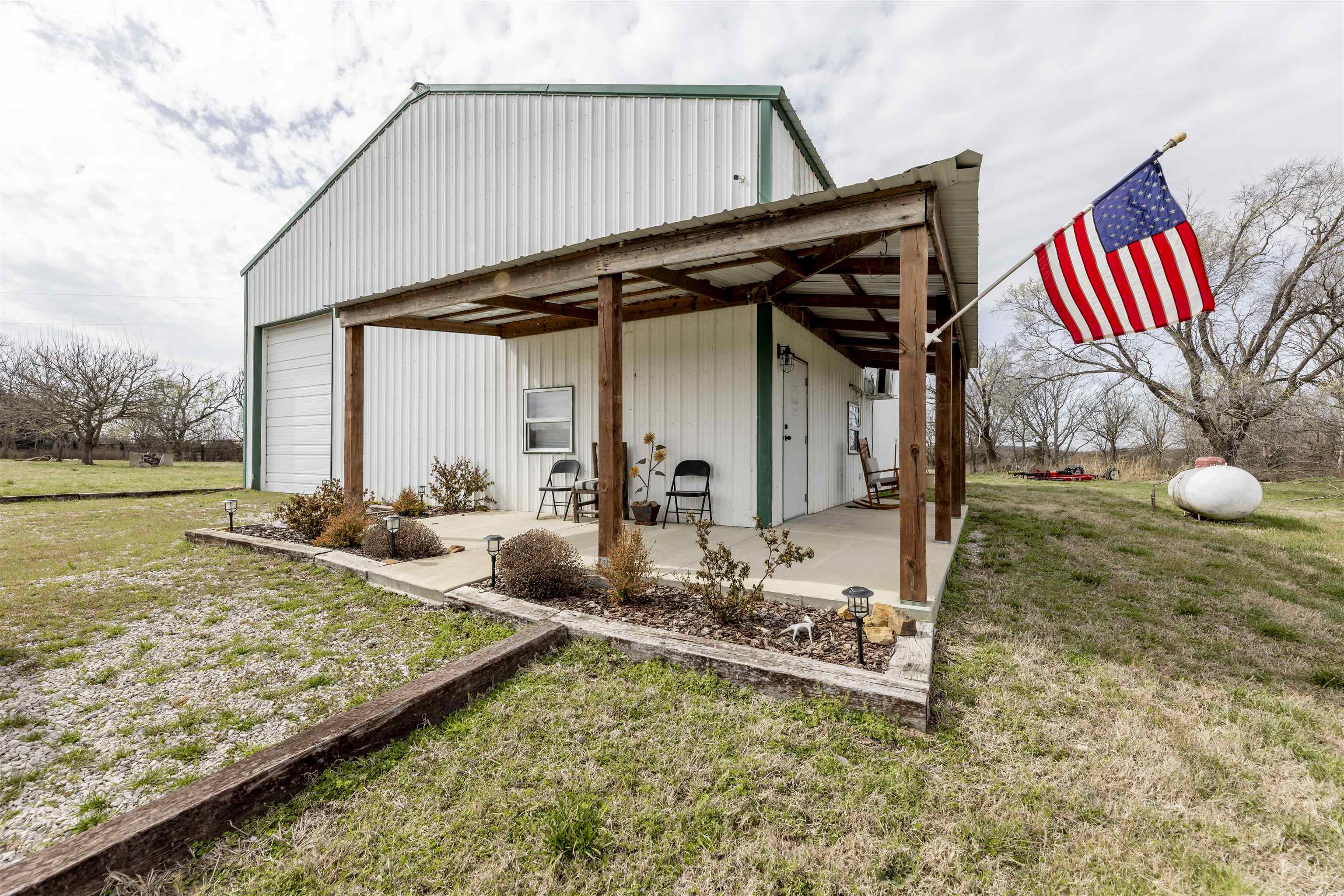 3086 Saddle Road Property Photo 2