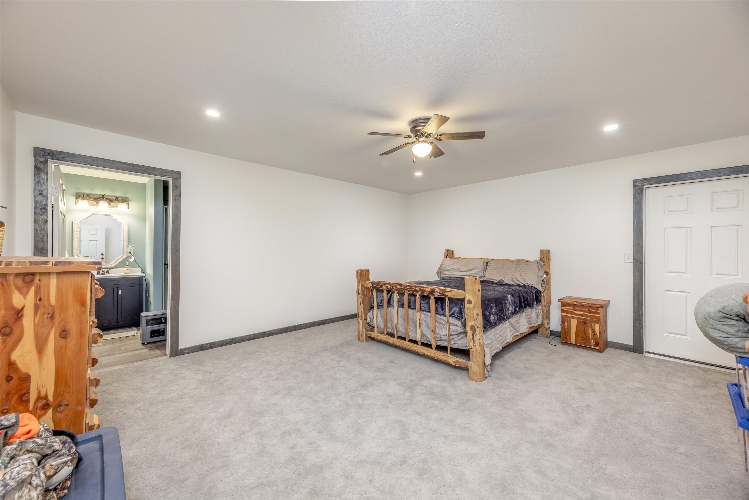 3086 Saddle Road Property Photo 9