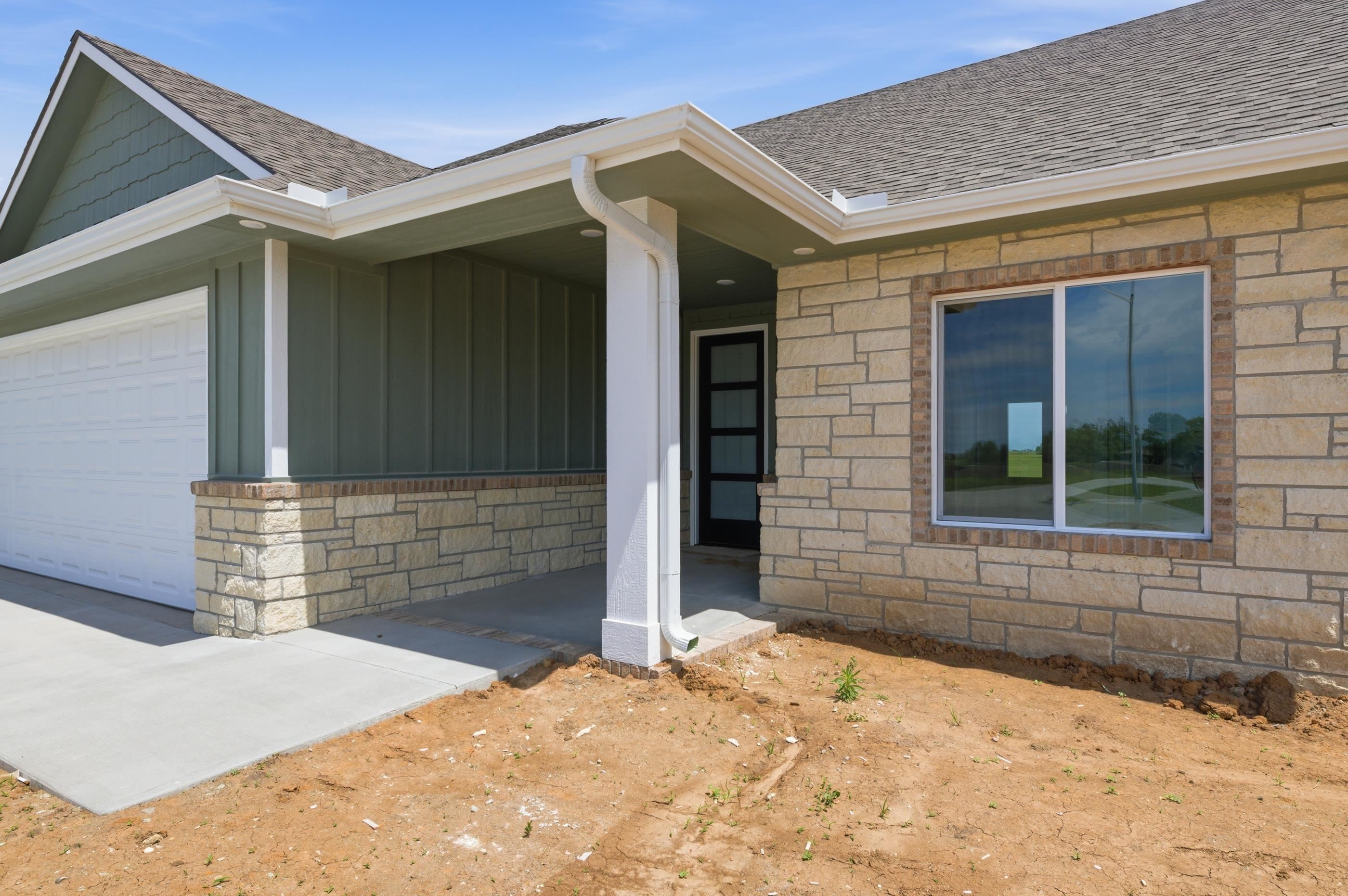 505 Maple Leaf Cir Property Photo 3
