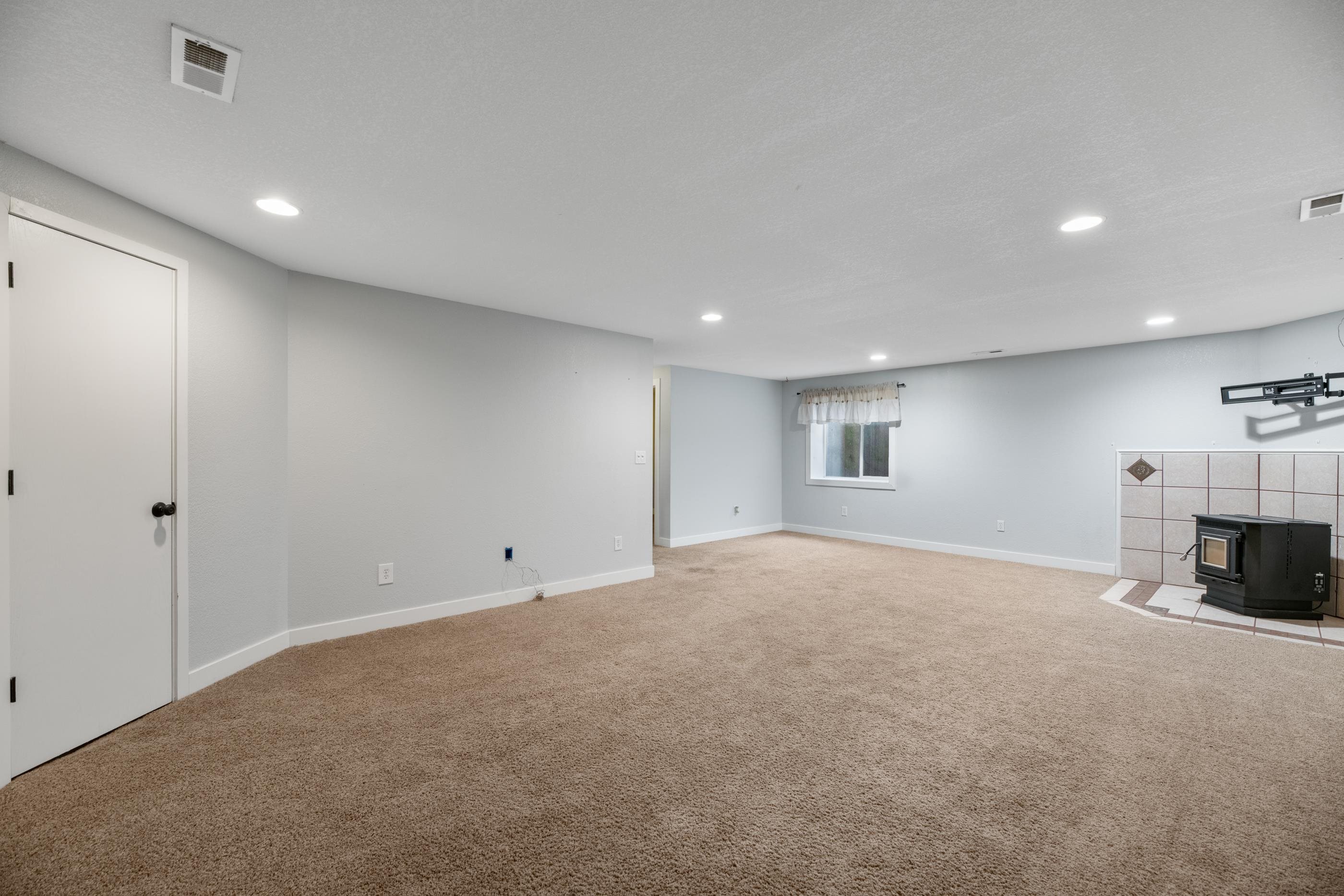 600 Laramie Cir Property Photo 29