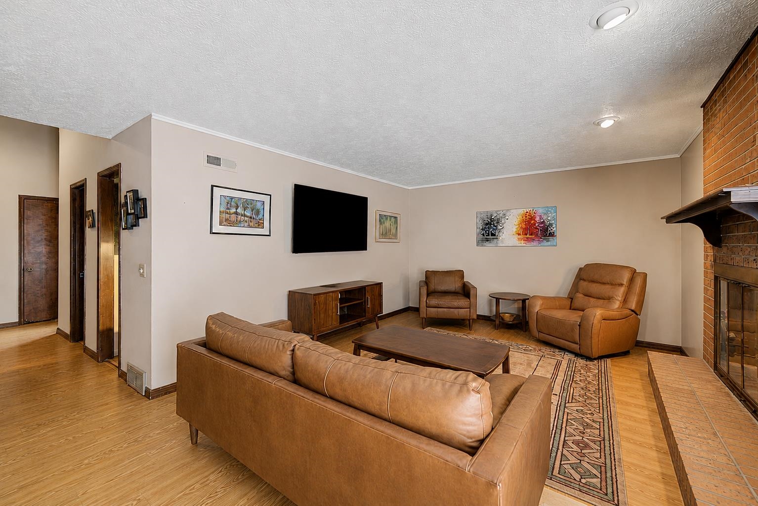 1312 Parkwood Dr Property Photo 2