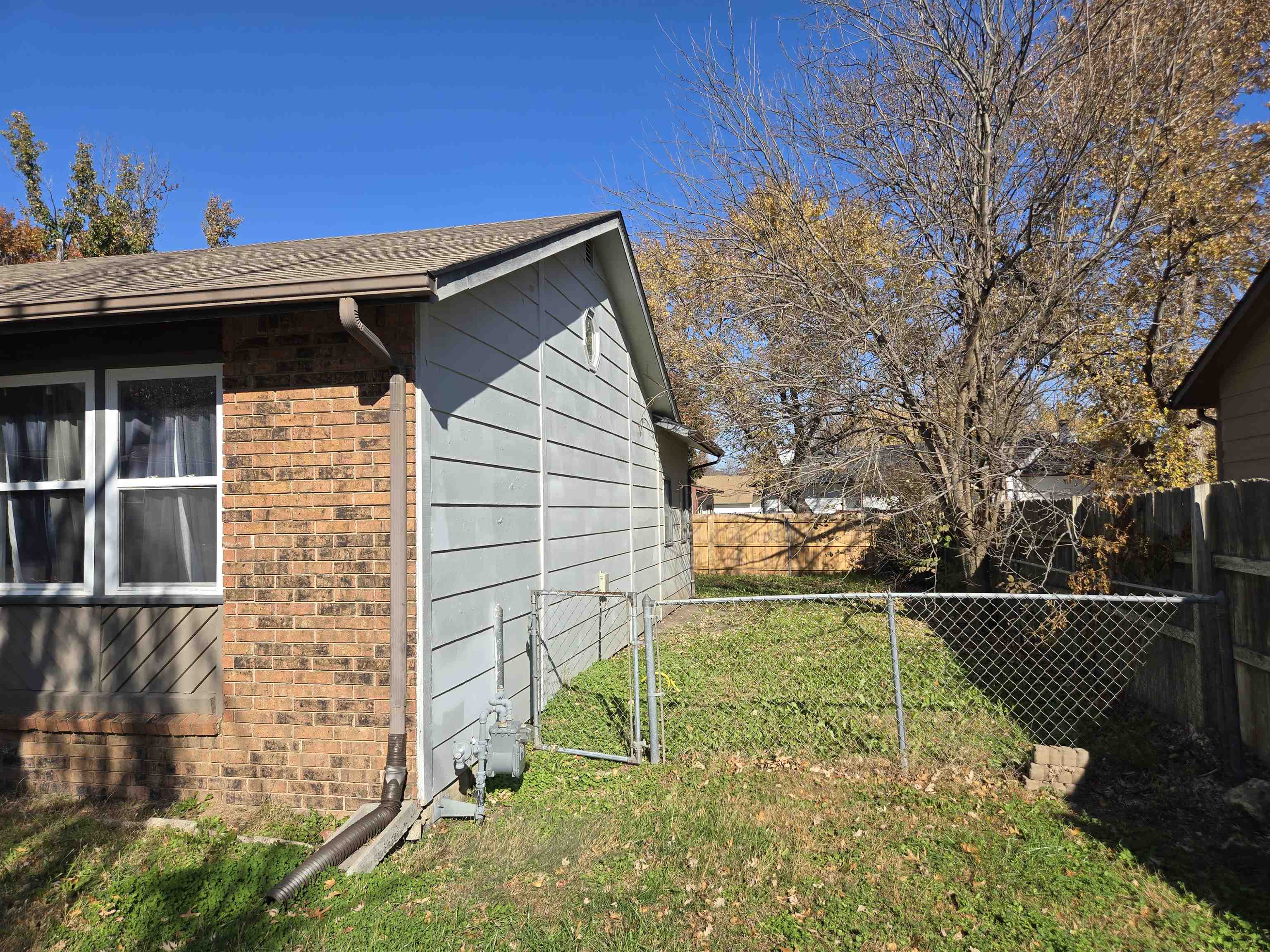 11210 W Taylor St Property Photo 4