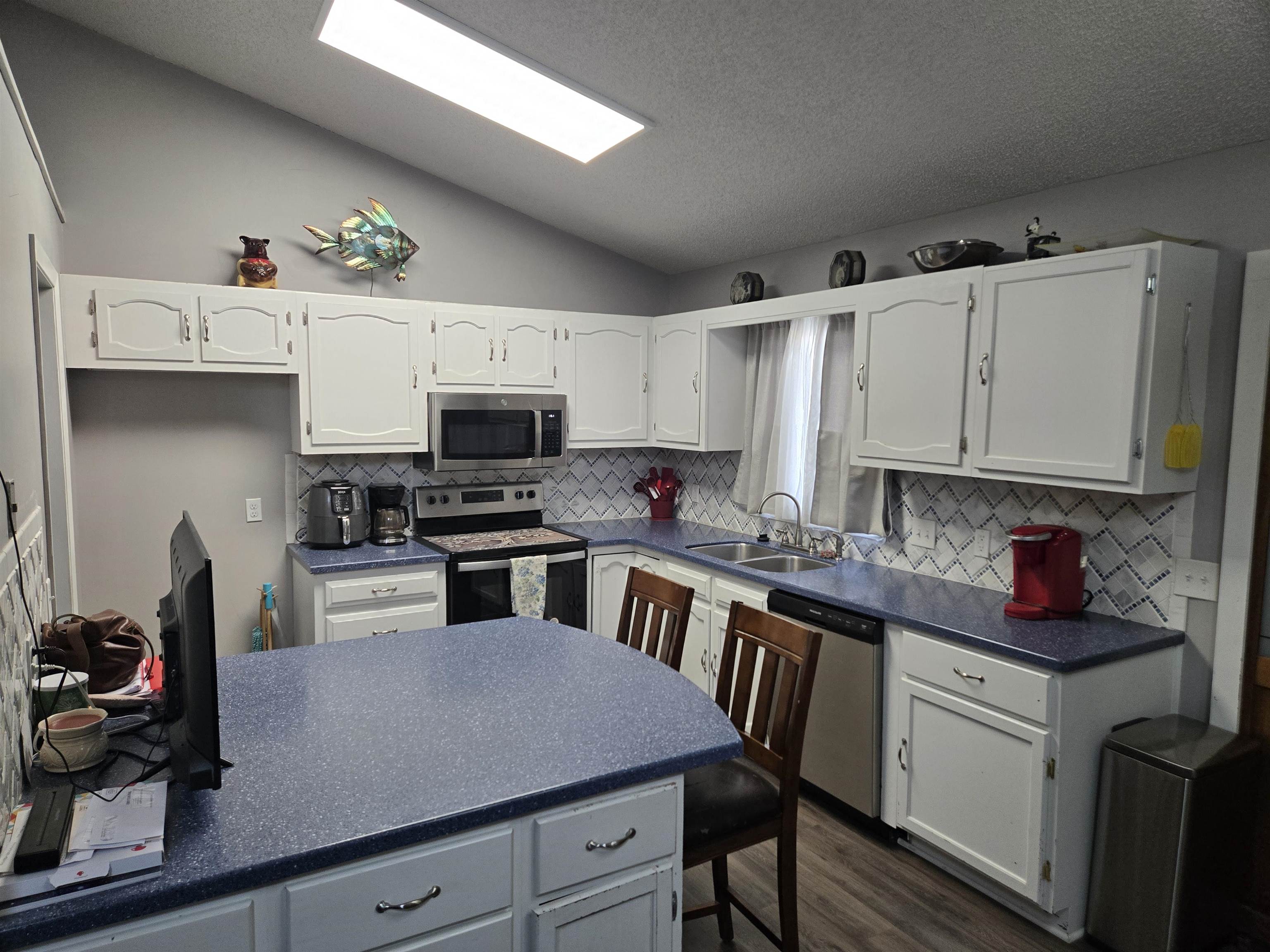 11210 W Taylor St Property Photo 11