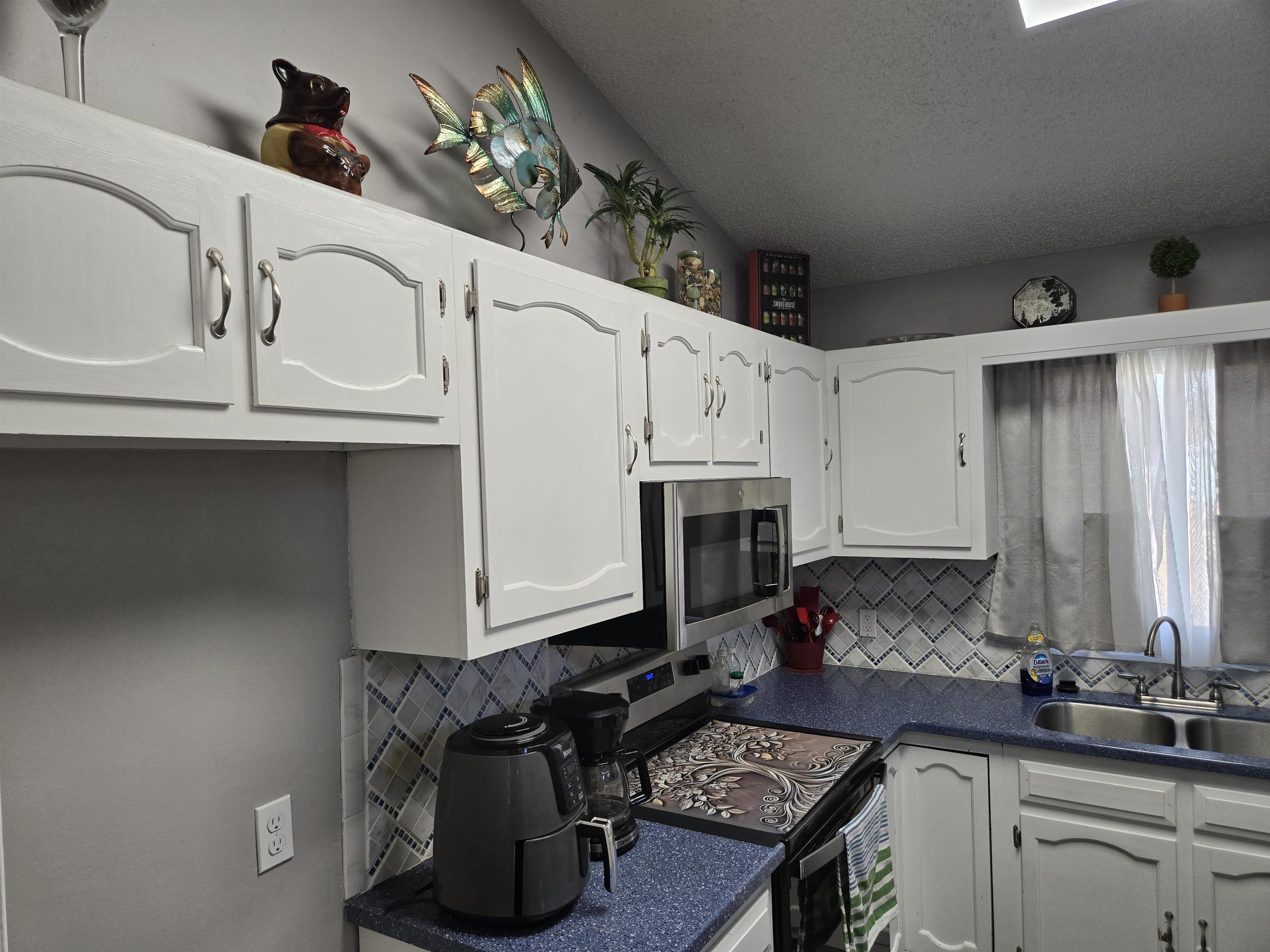 11210 W Taylor St Property Photo 12