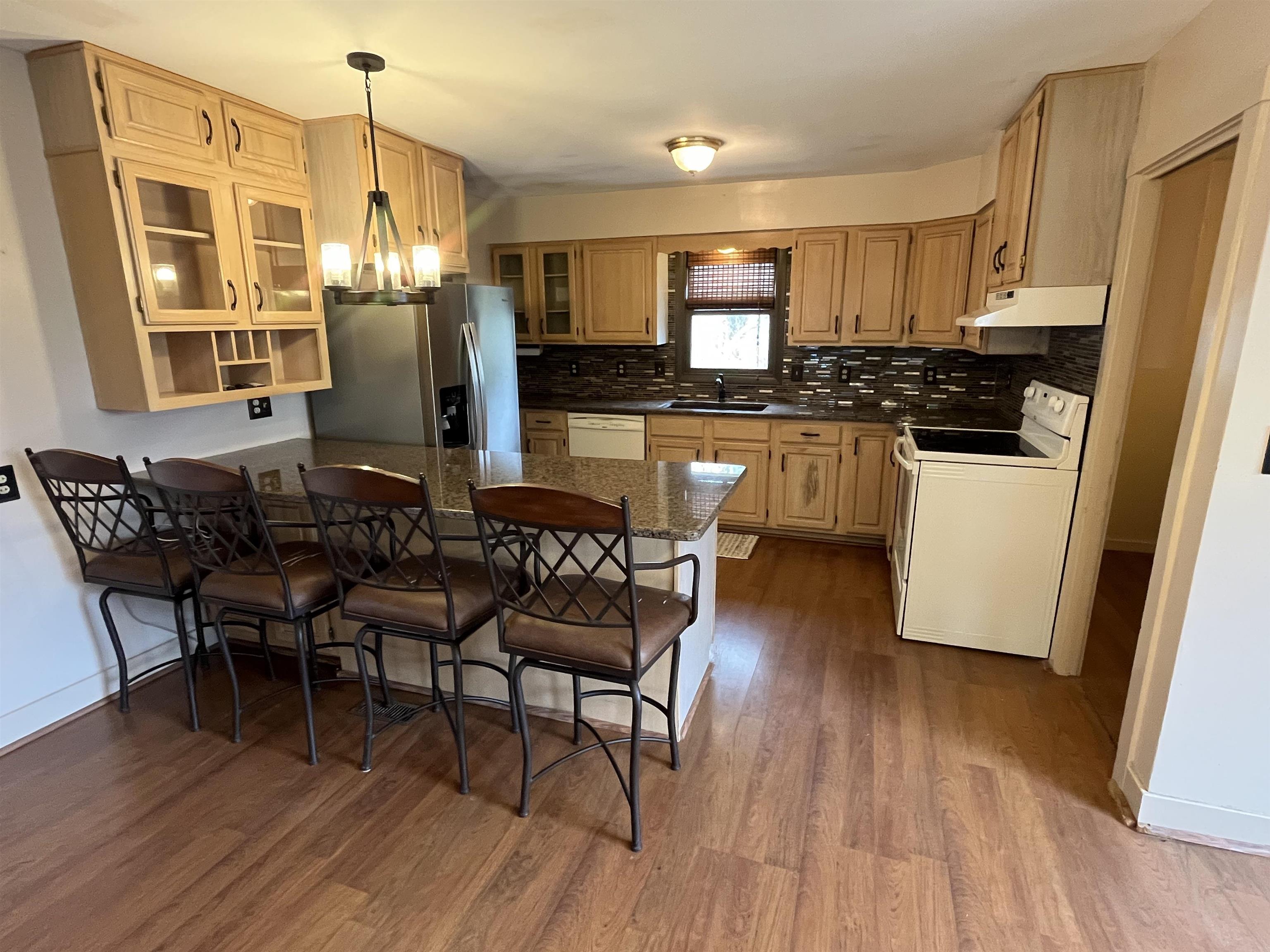 1512 W Blanchard Ave Property Photo 3