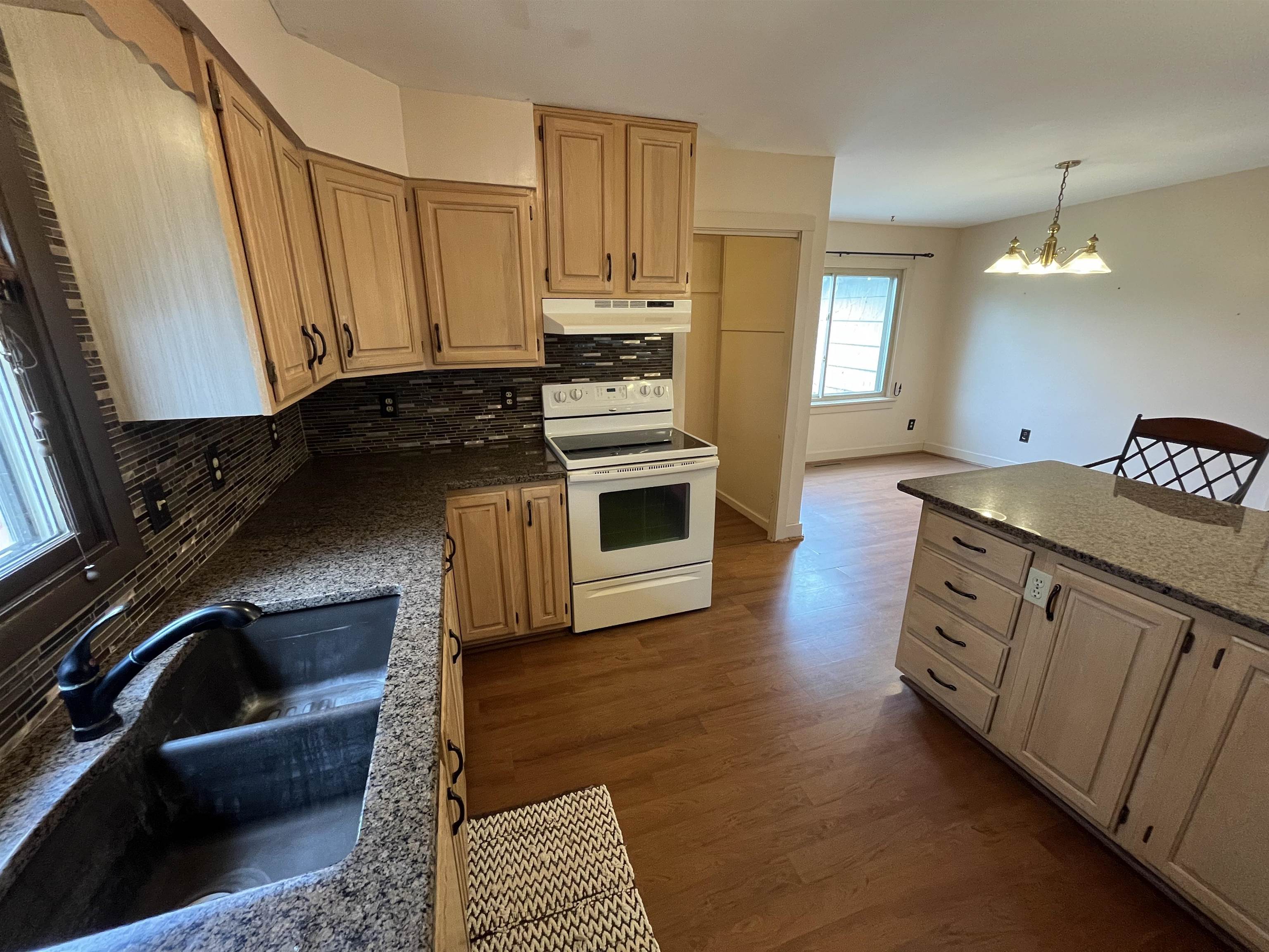 1512 W Blanchard Ave Property Photo 4