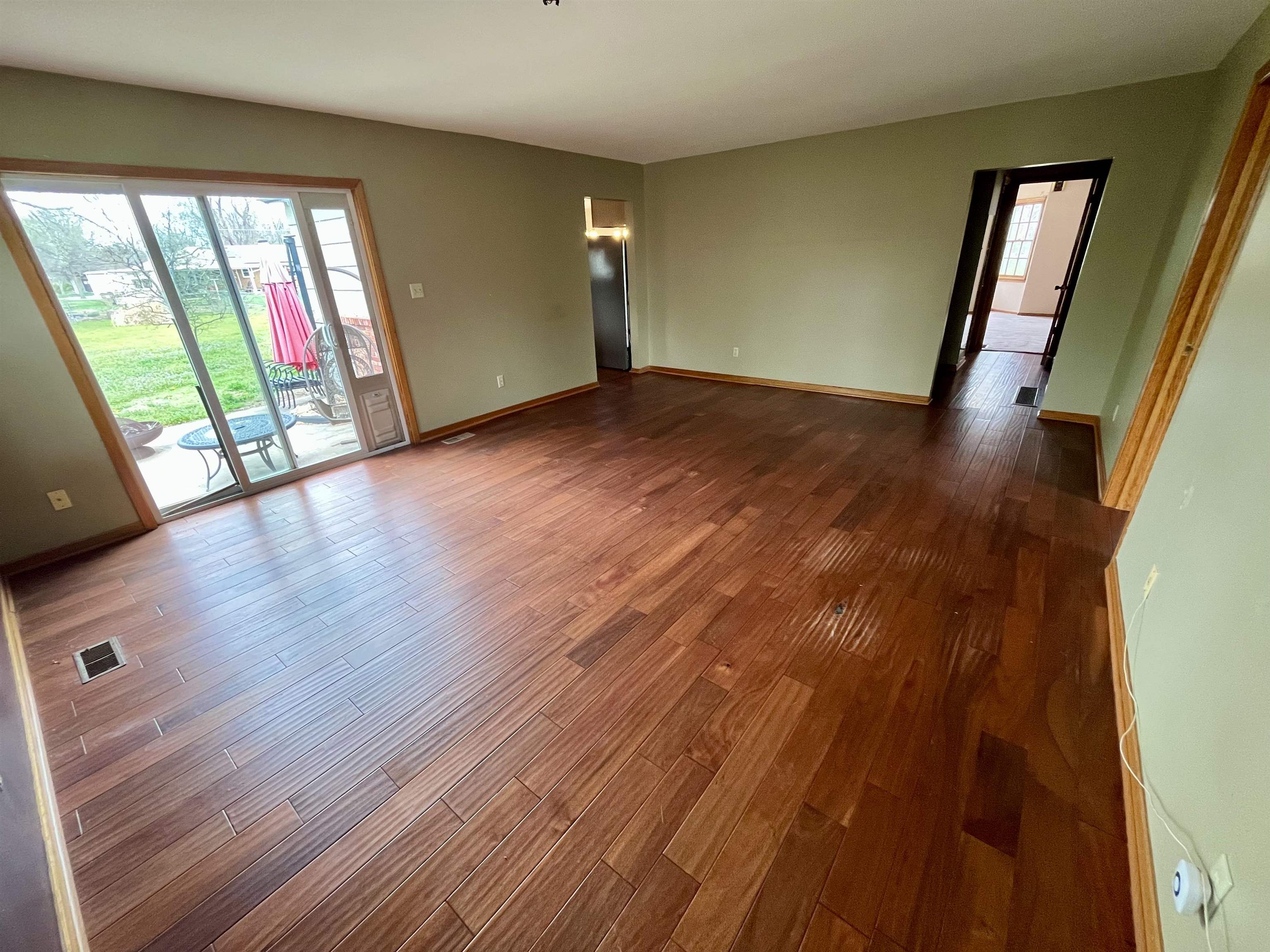 1512 W Blanchard Ave Property Photo 8