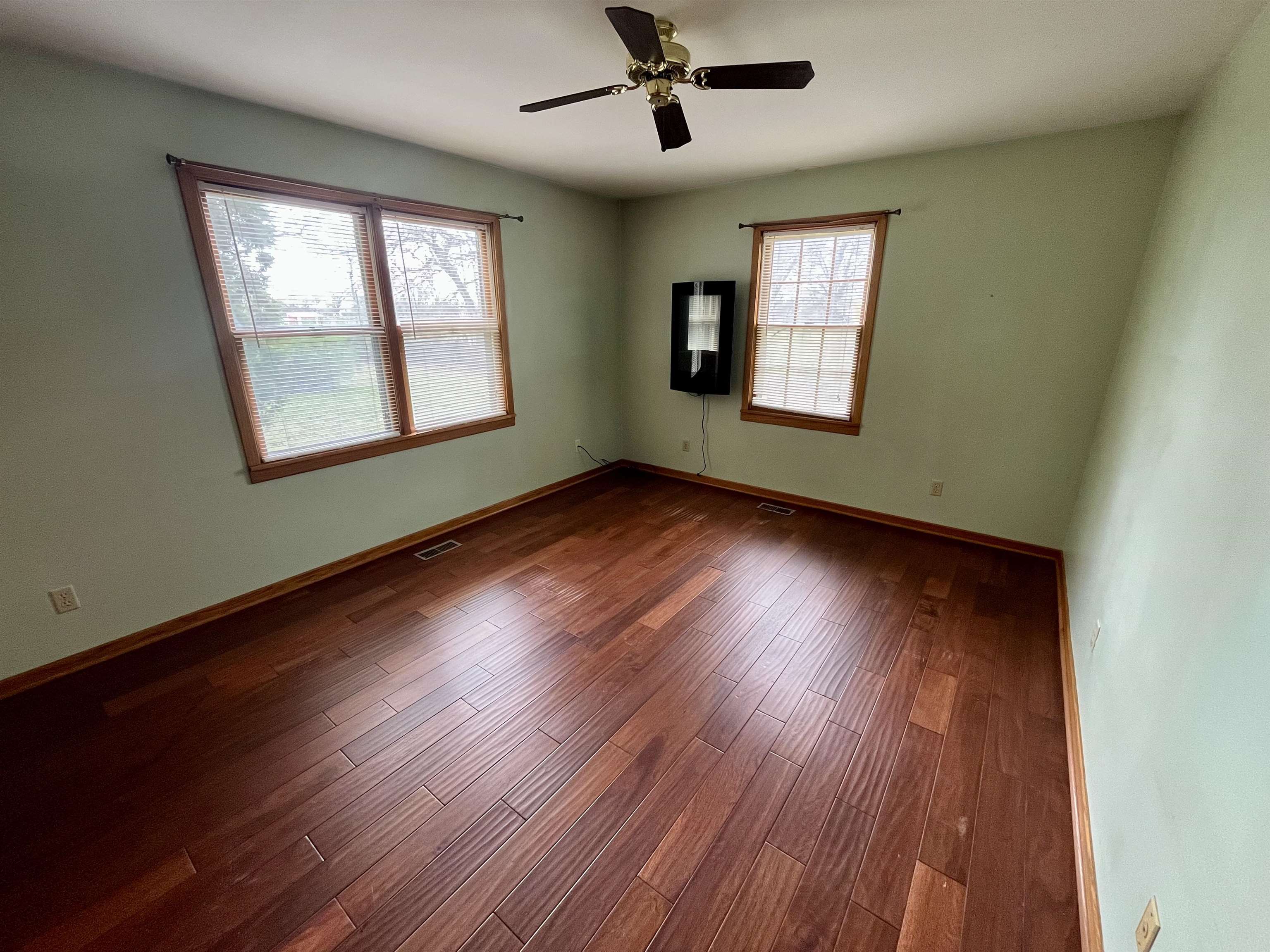 1512 W Blanchard Ave Property Photo 9