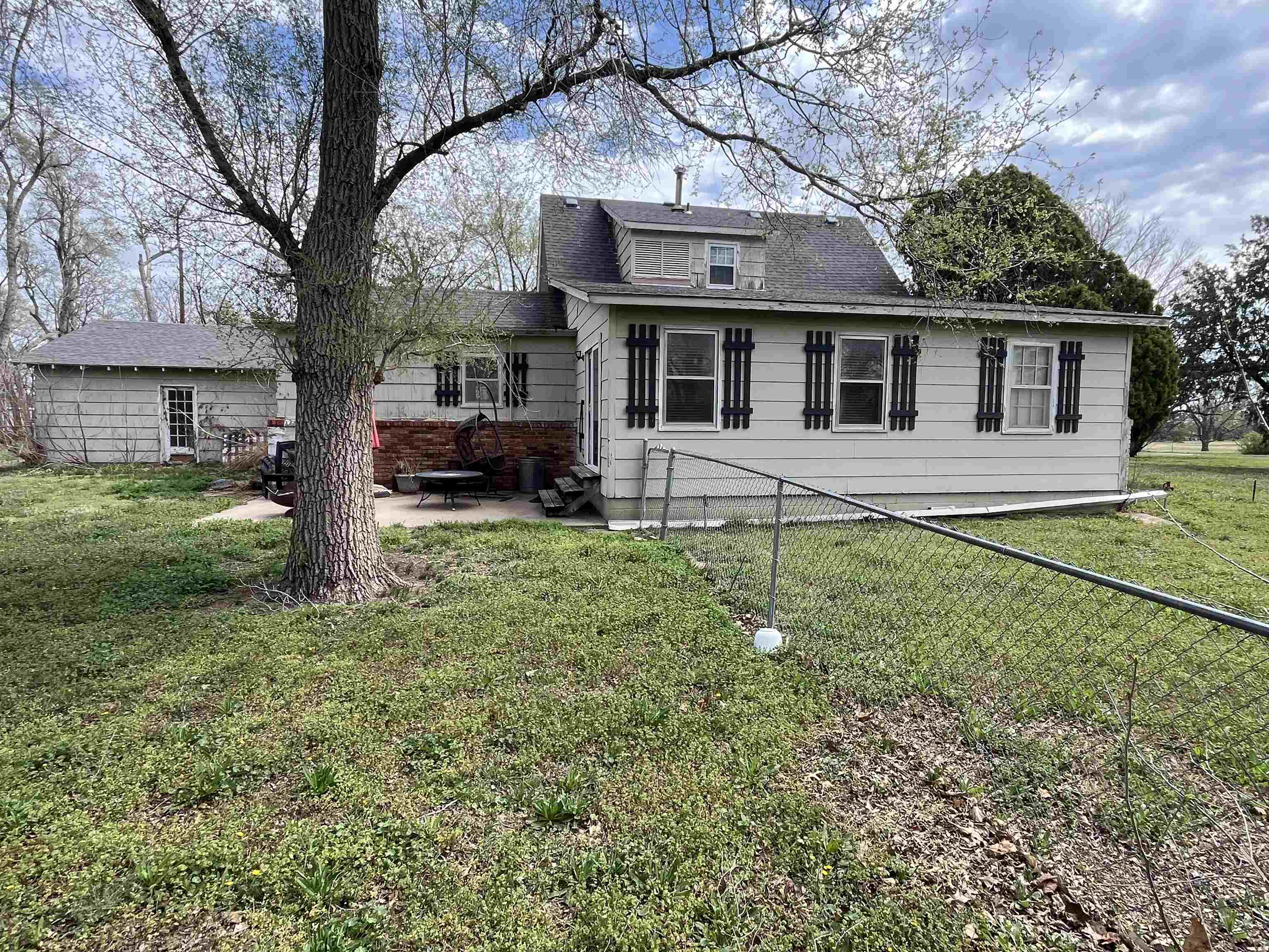 1512 W Blanchard Ave Property Photo 18