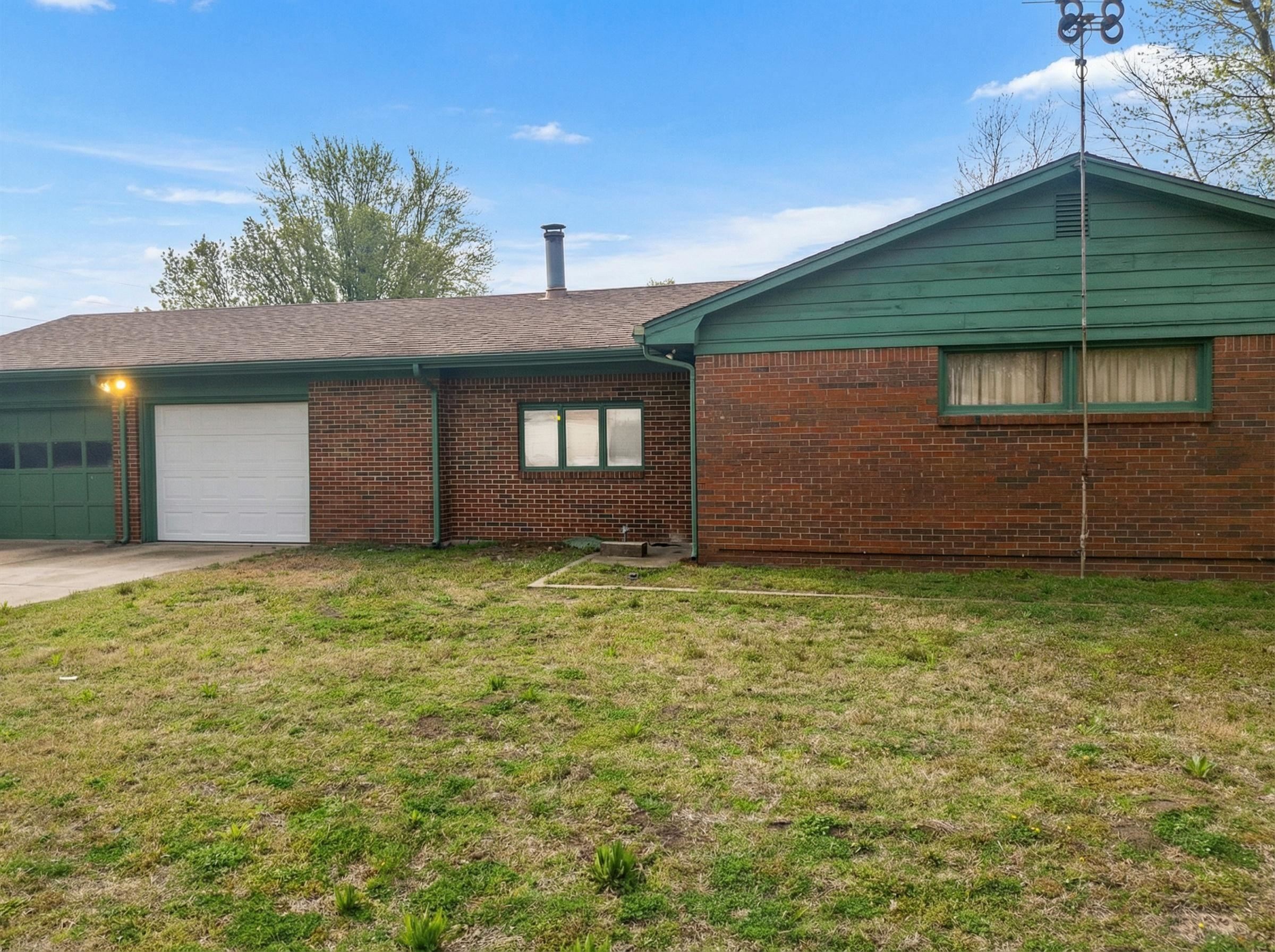 4700 S Ida Ave Property Photo 5