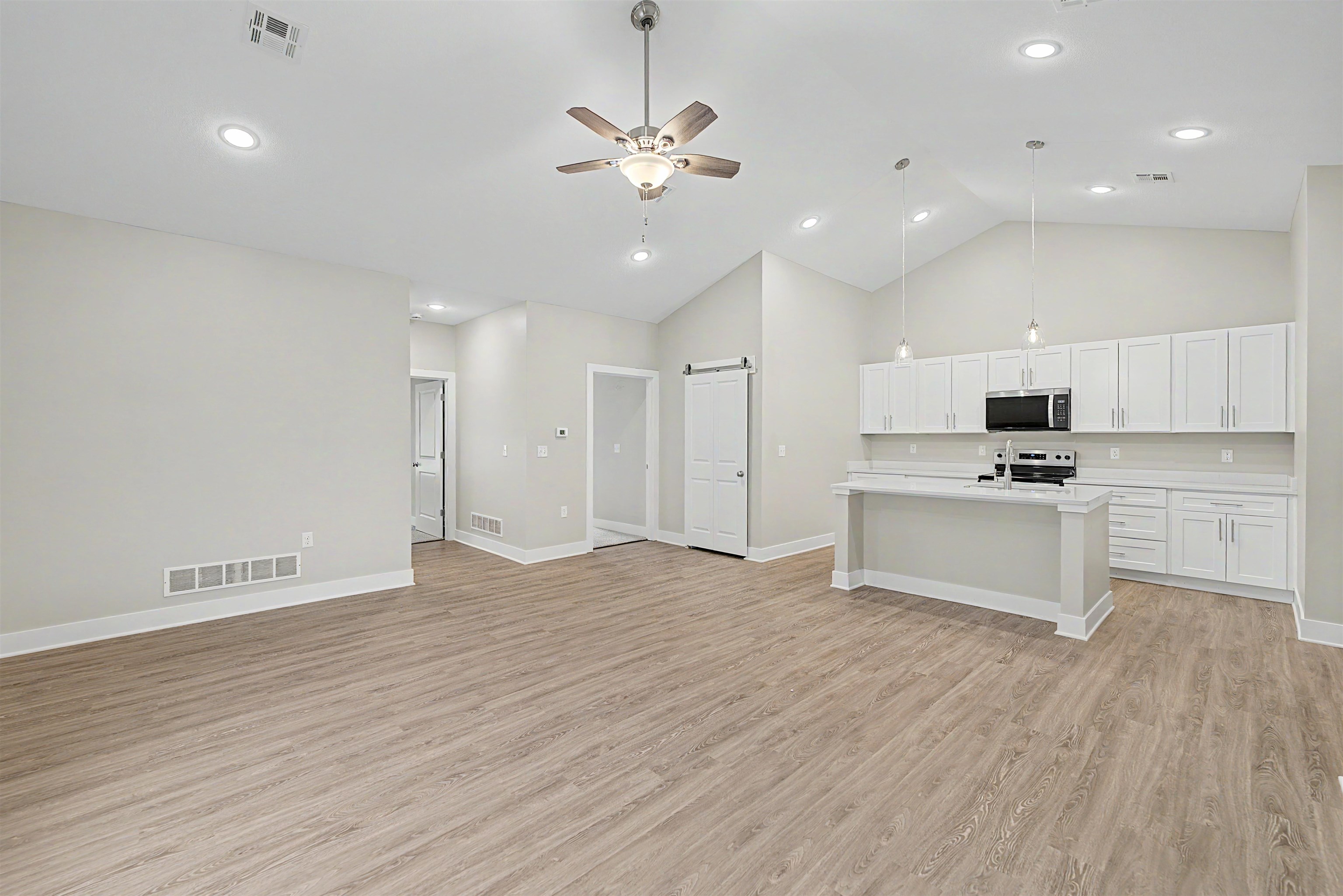 2718 Amelia Ln. Property Photo 2