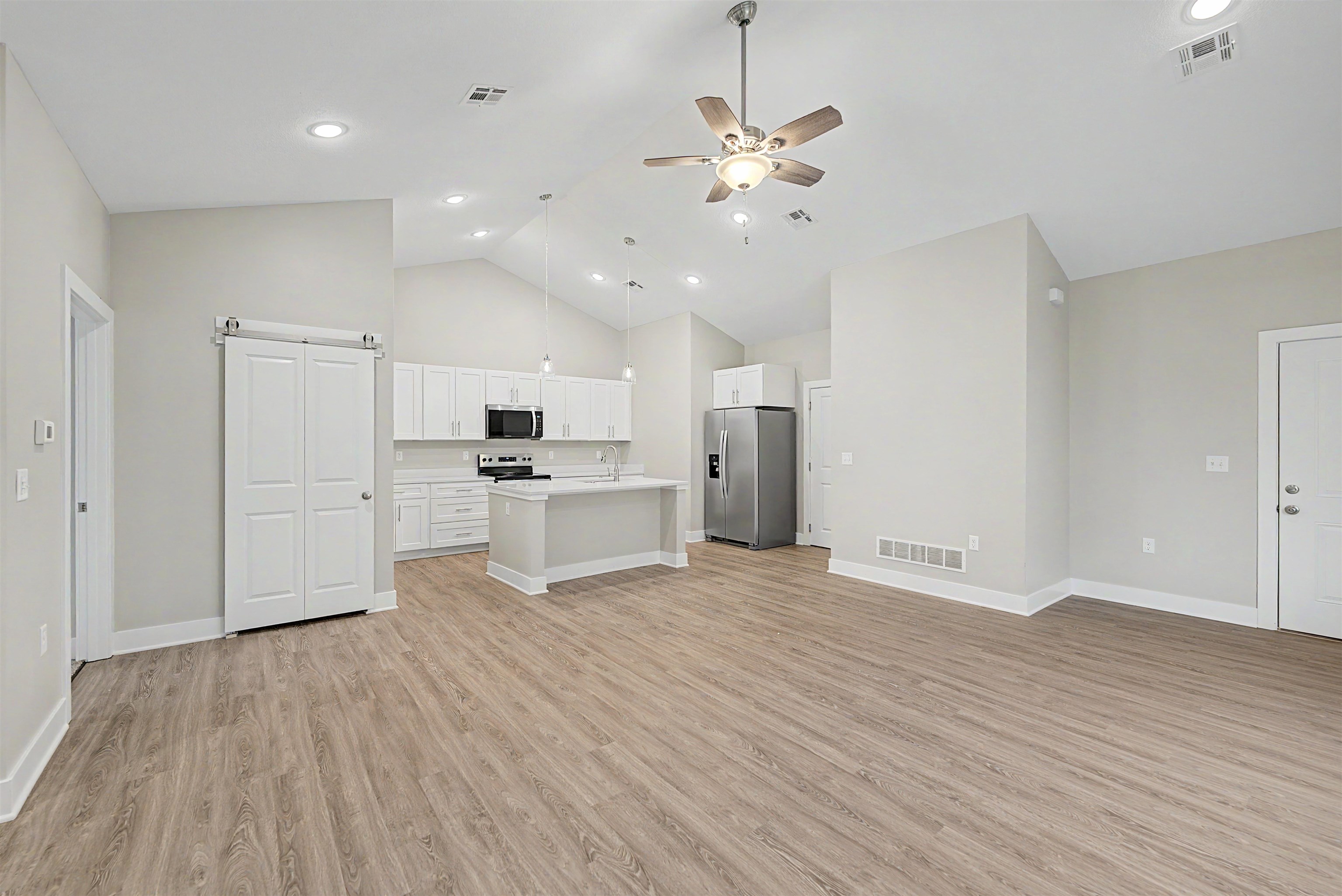 2718 Amelia Ln. Property Photo 3