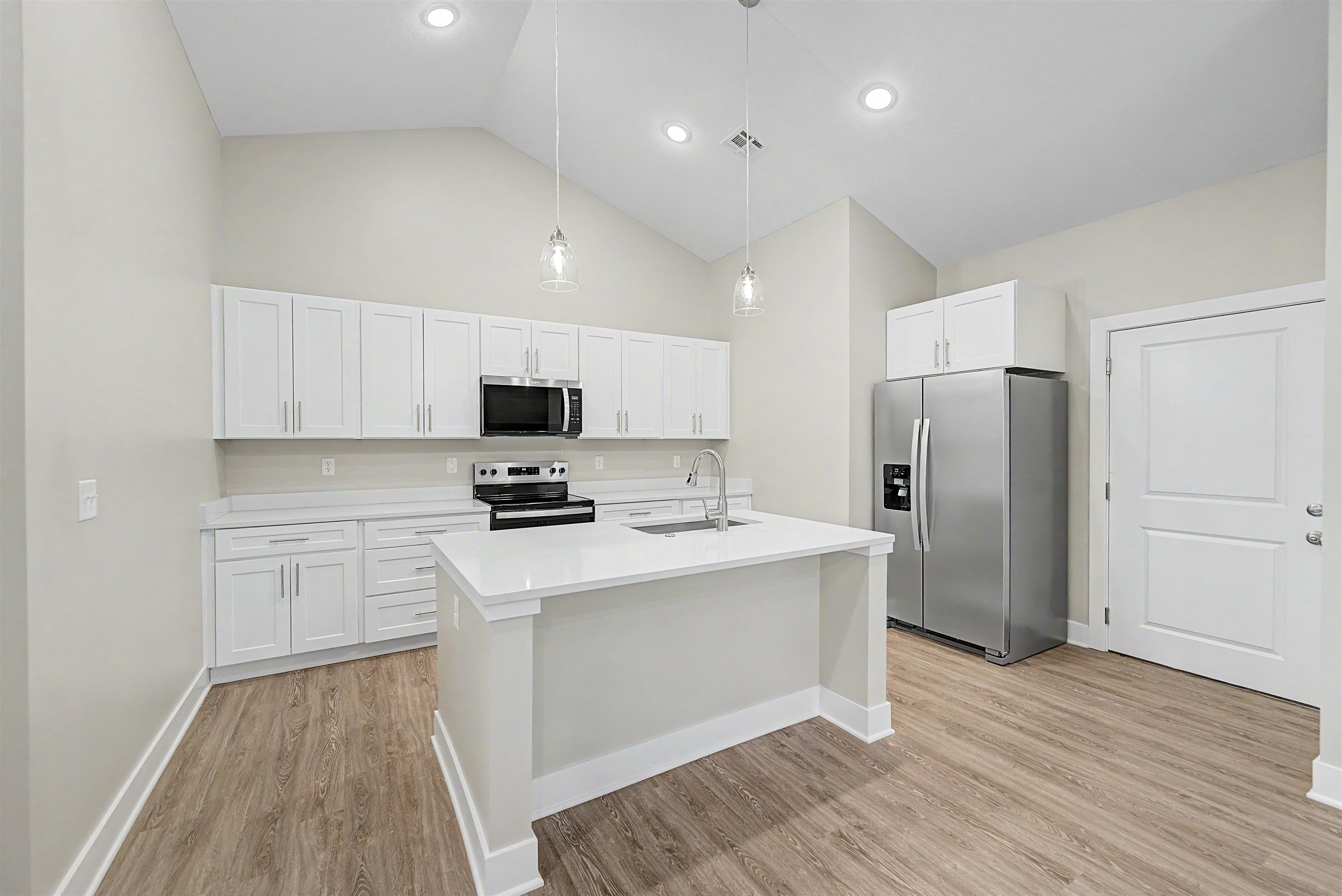 2718 Amelia Ln. Property Photo 4