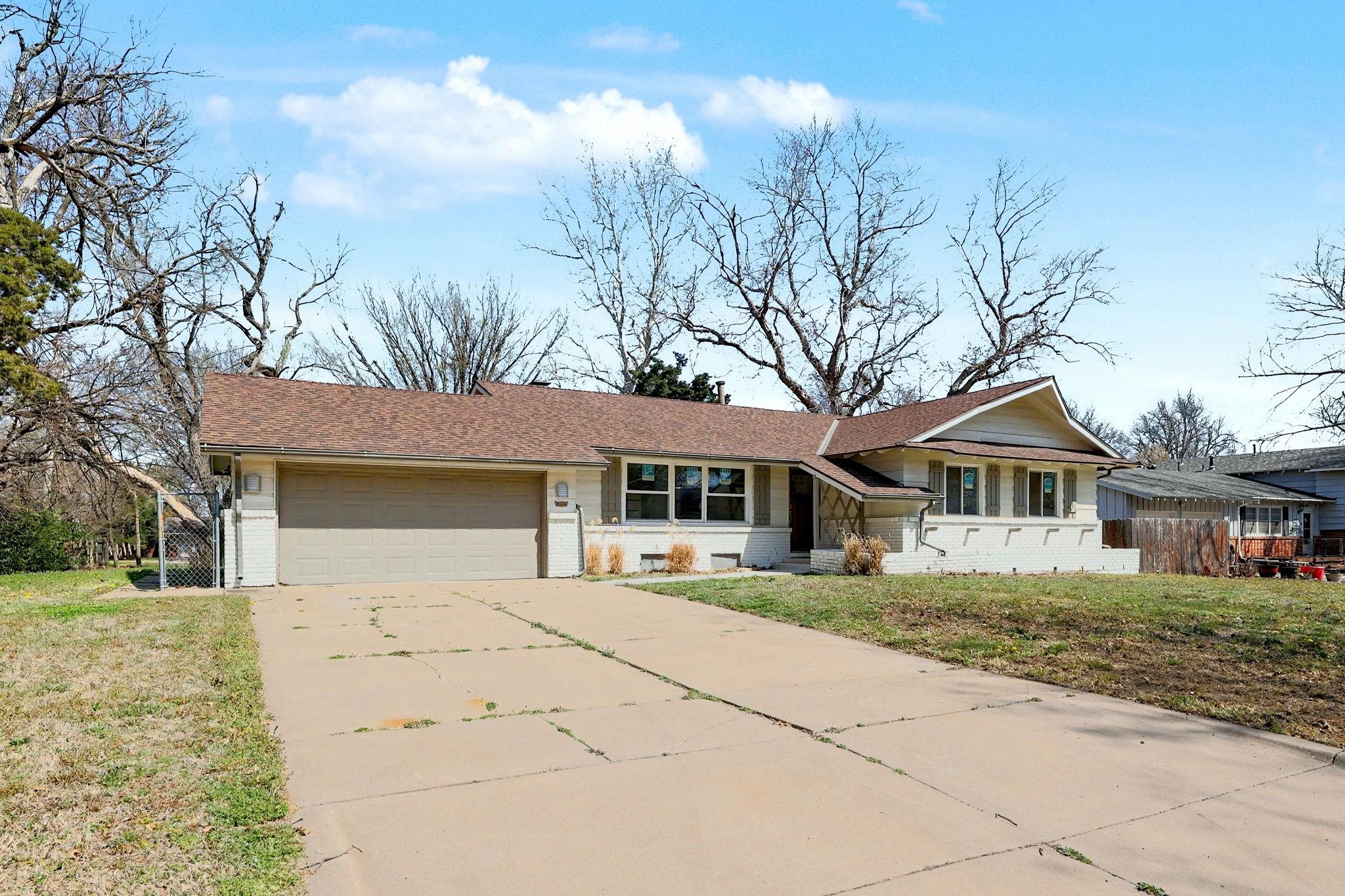 8026 E Morningside St Property Photo 3