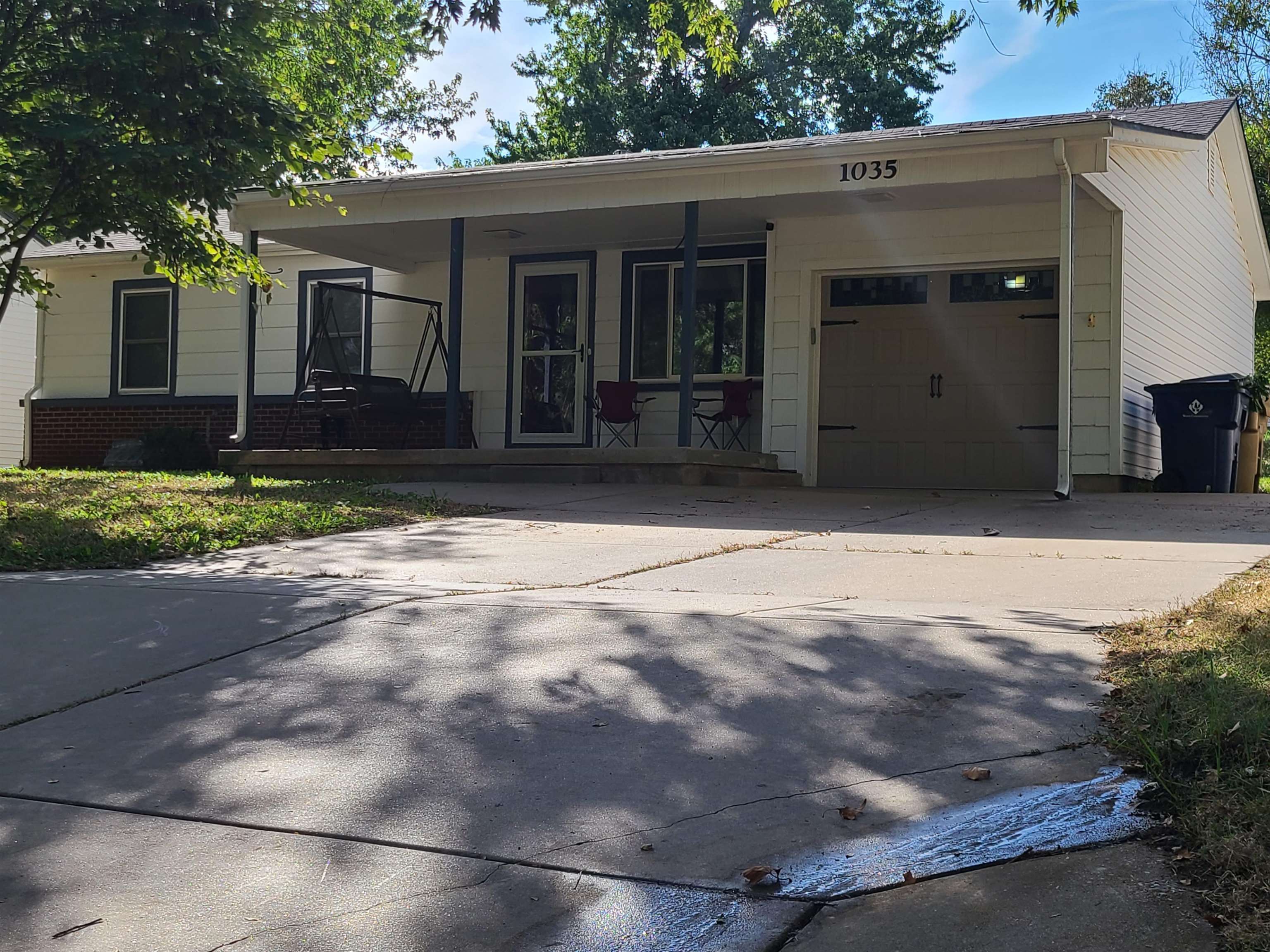 1035 N Georgie Property Photo 1