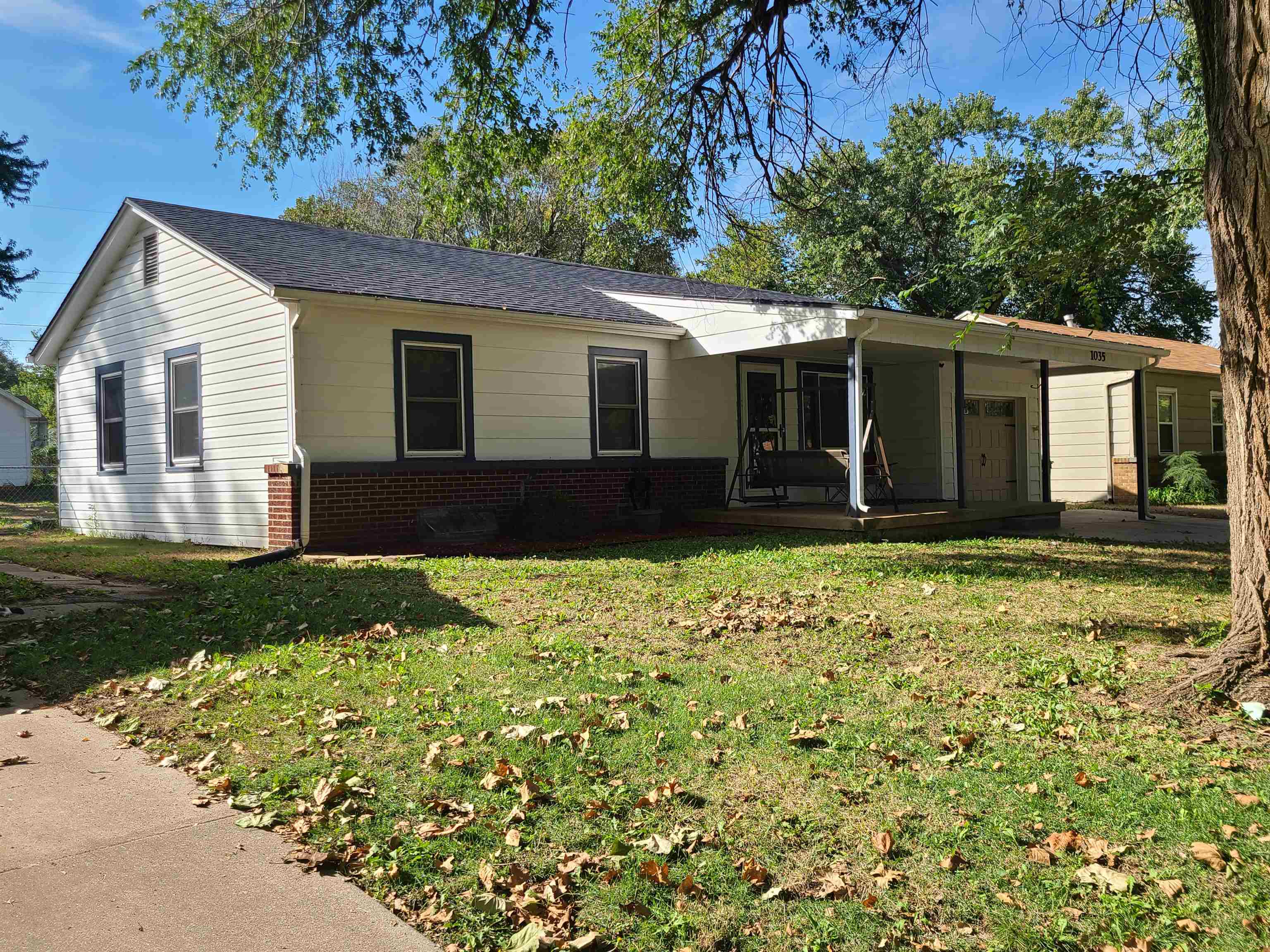 1035 N Georgie Property Photo 2