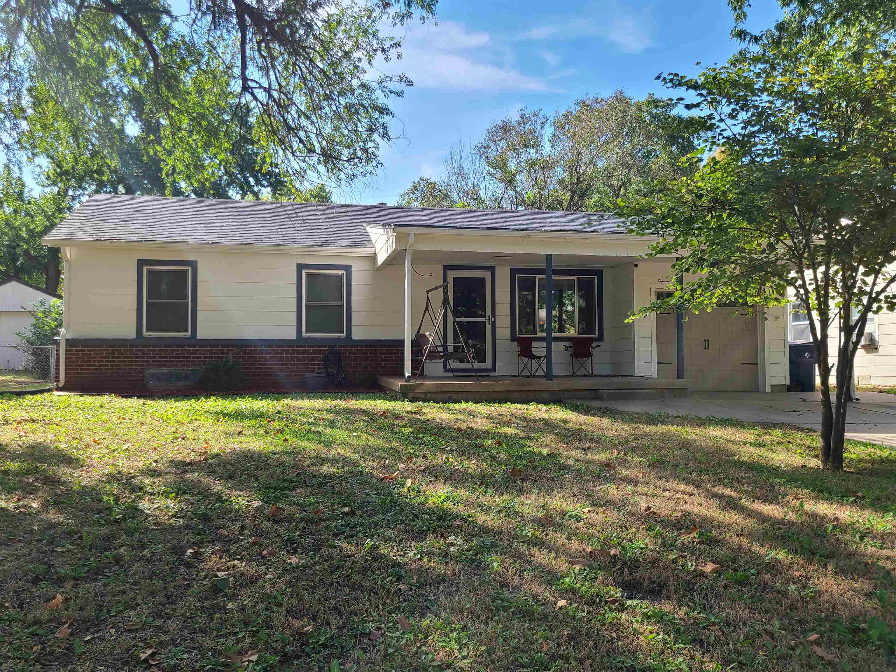 1035 N Georgie Property Photo 3