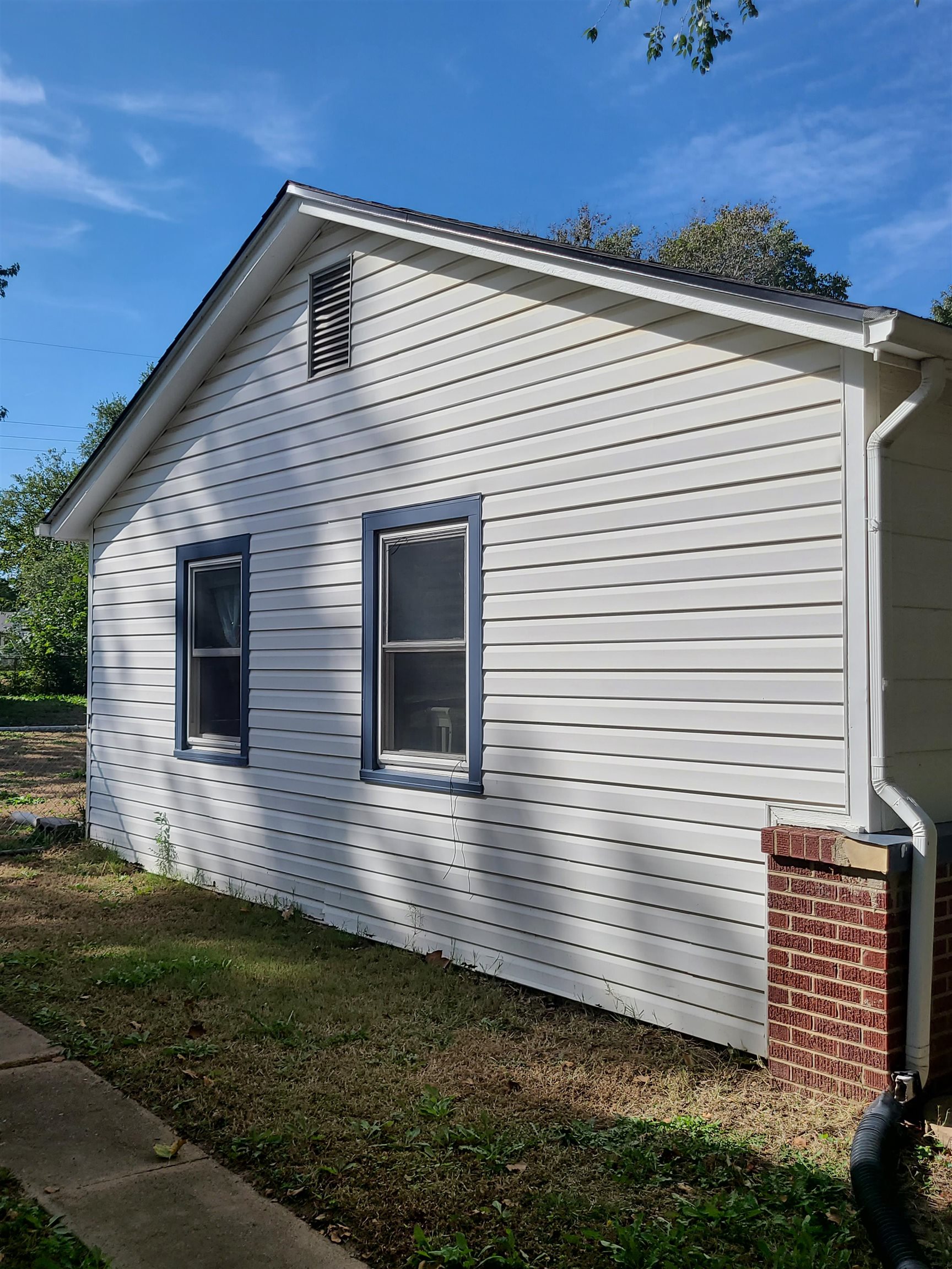 1035 N Georgie Property Photo 4