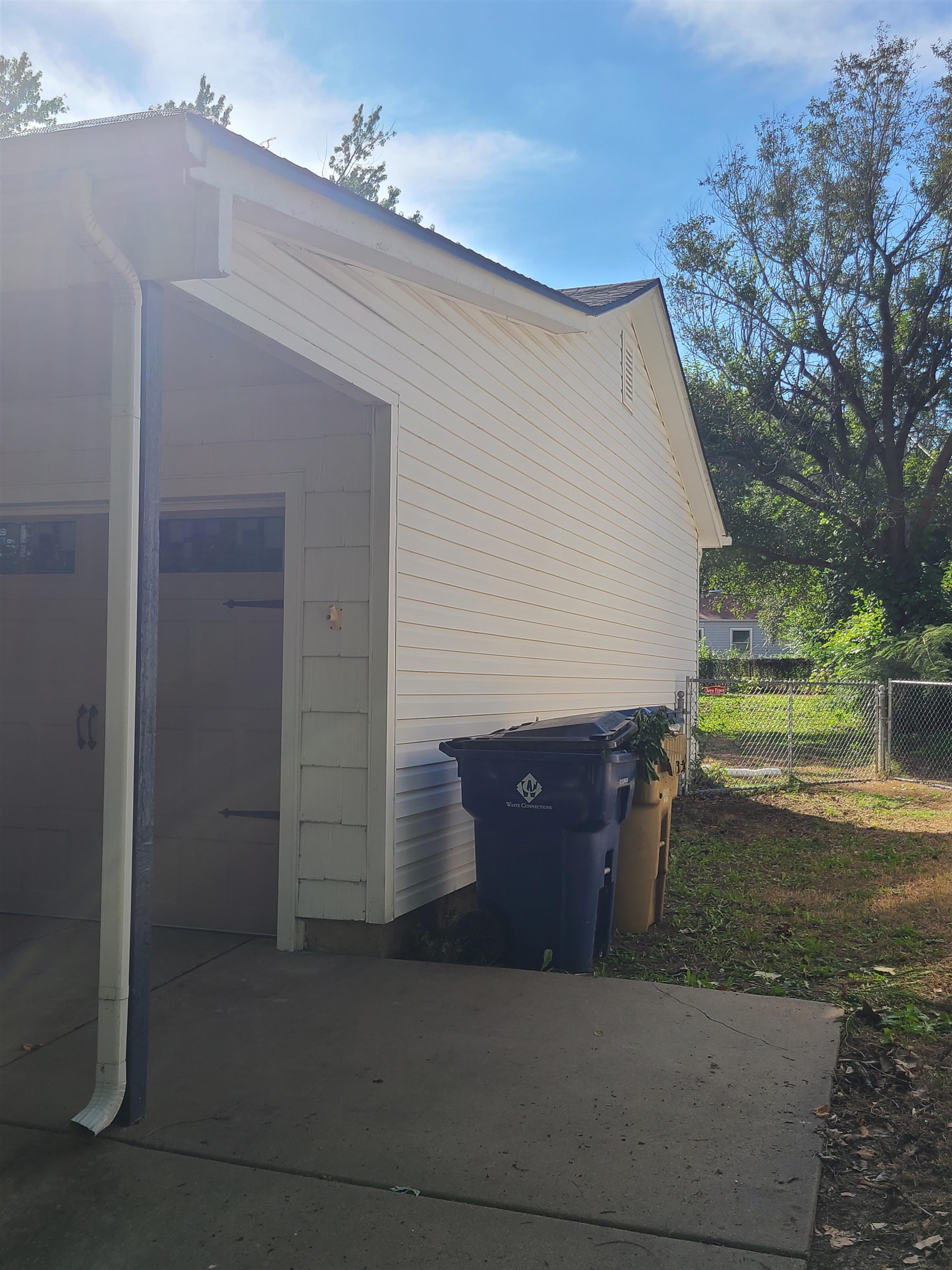 1035 N Georgie Property Photo 5