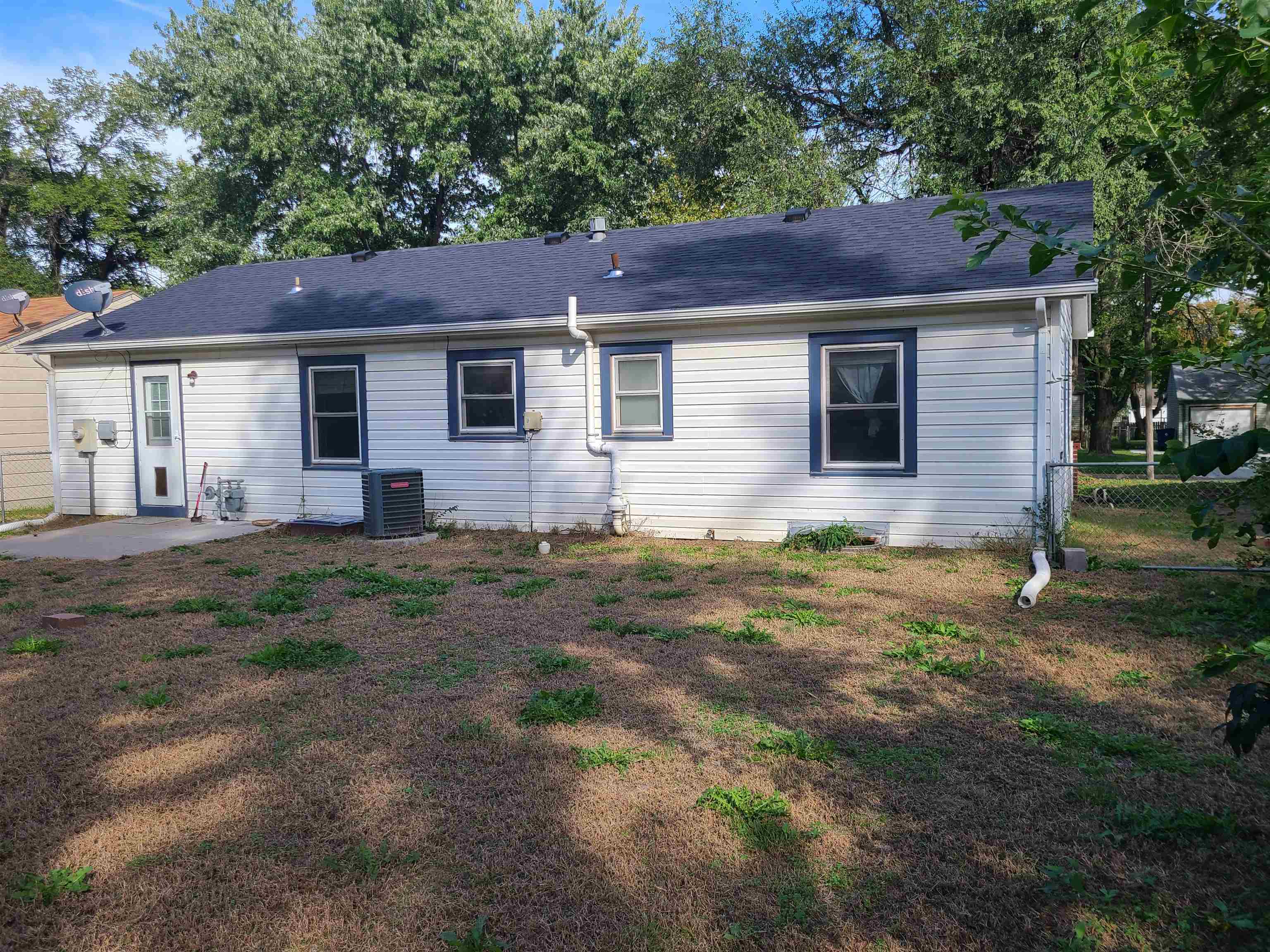 1035 N Georgie Property Photo 6