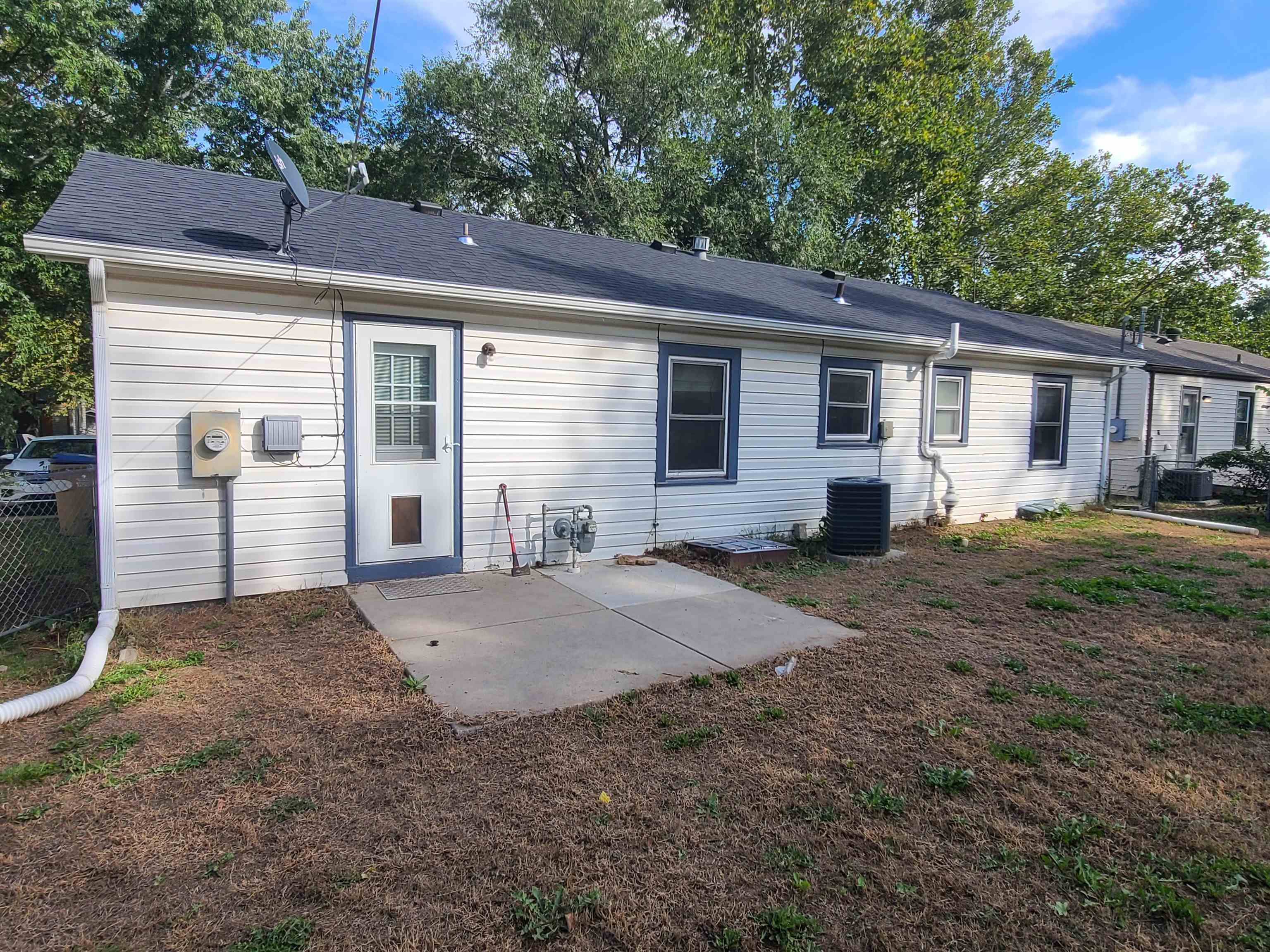 1035 N Georgie Property Photo 7