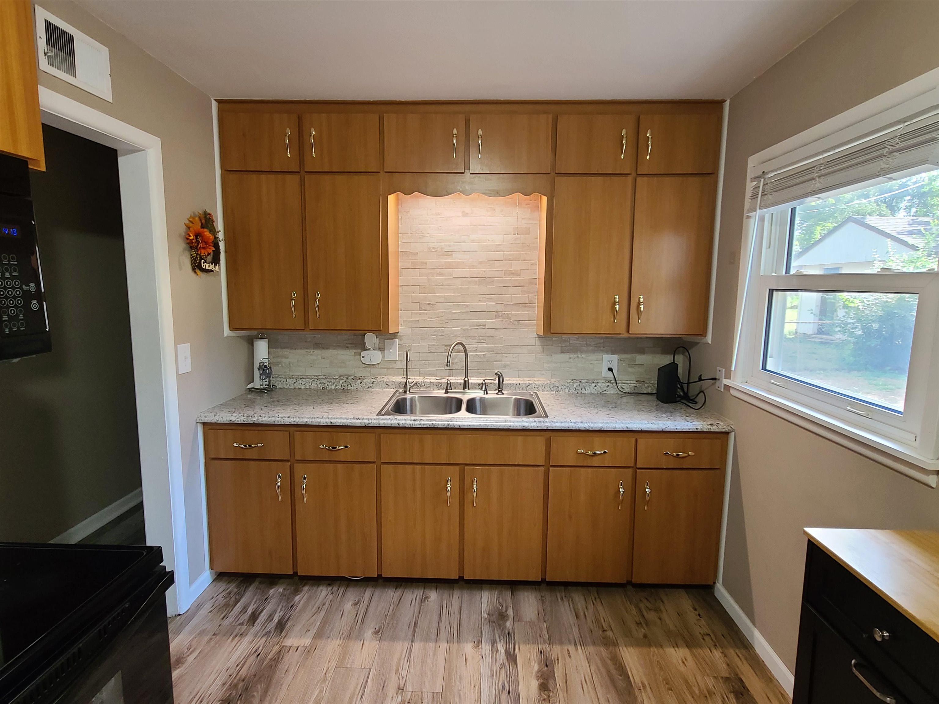 1035 N Georgie Property Photo 11
