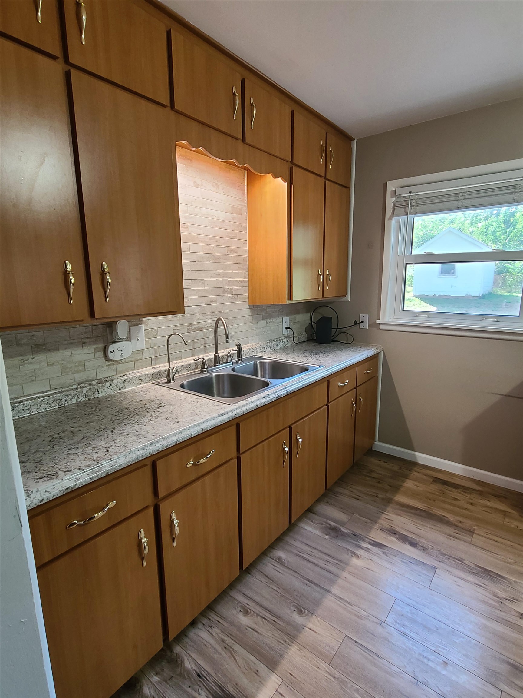 1035 N Georgie Property Photo 12