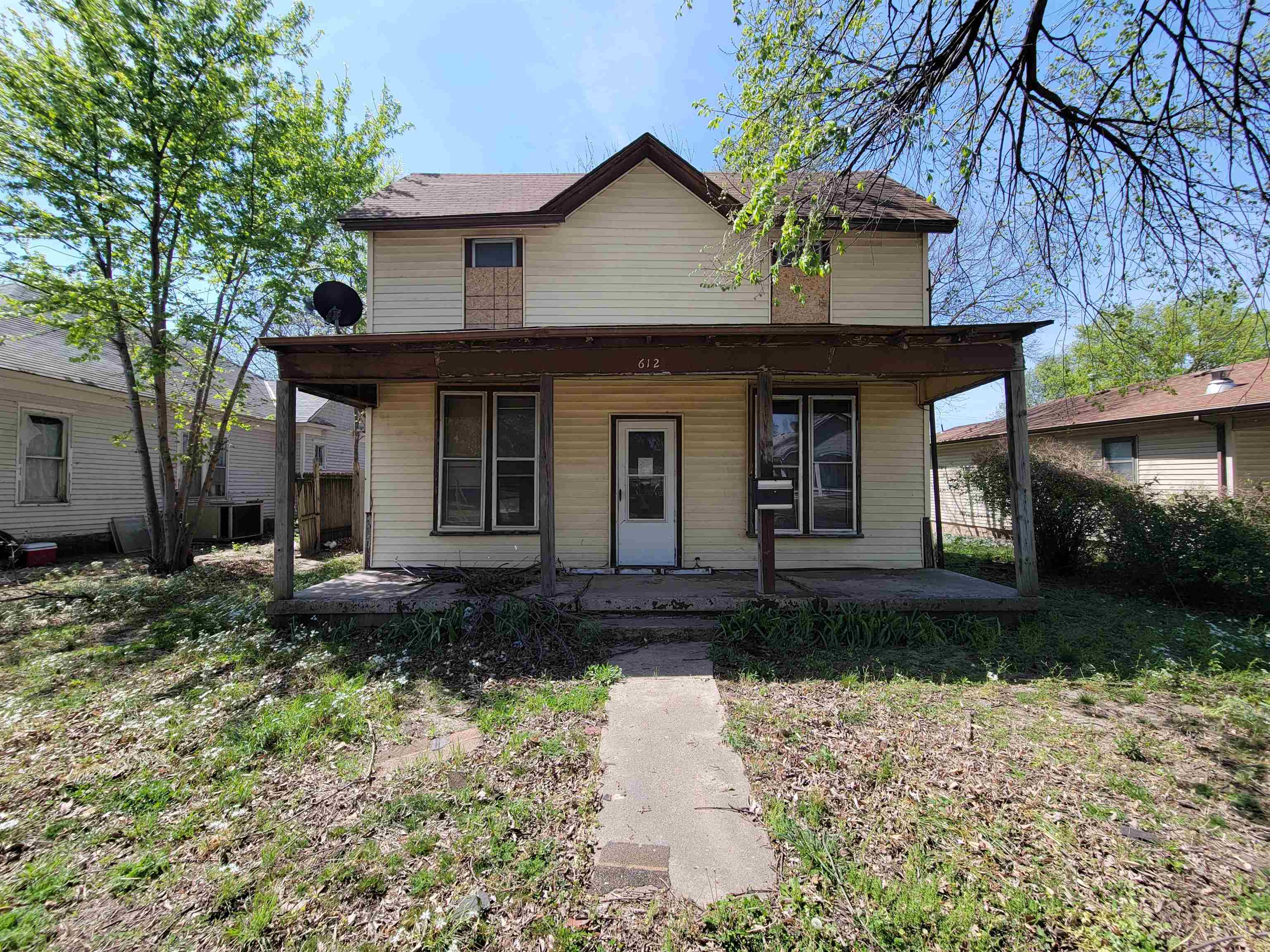 612 N C St Property Photo 1