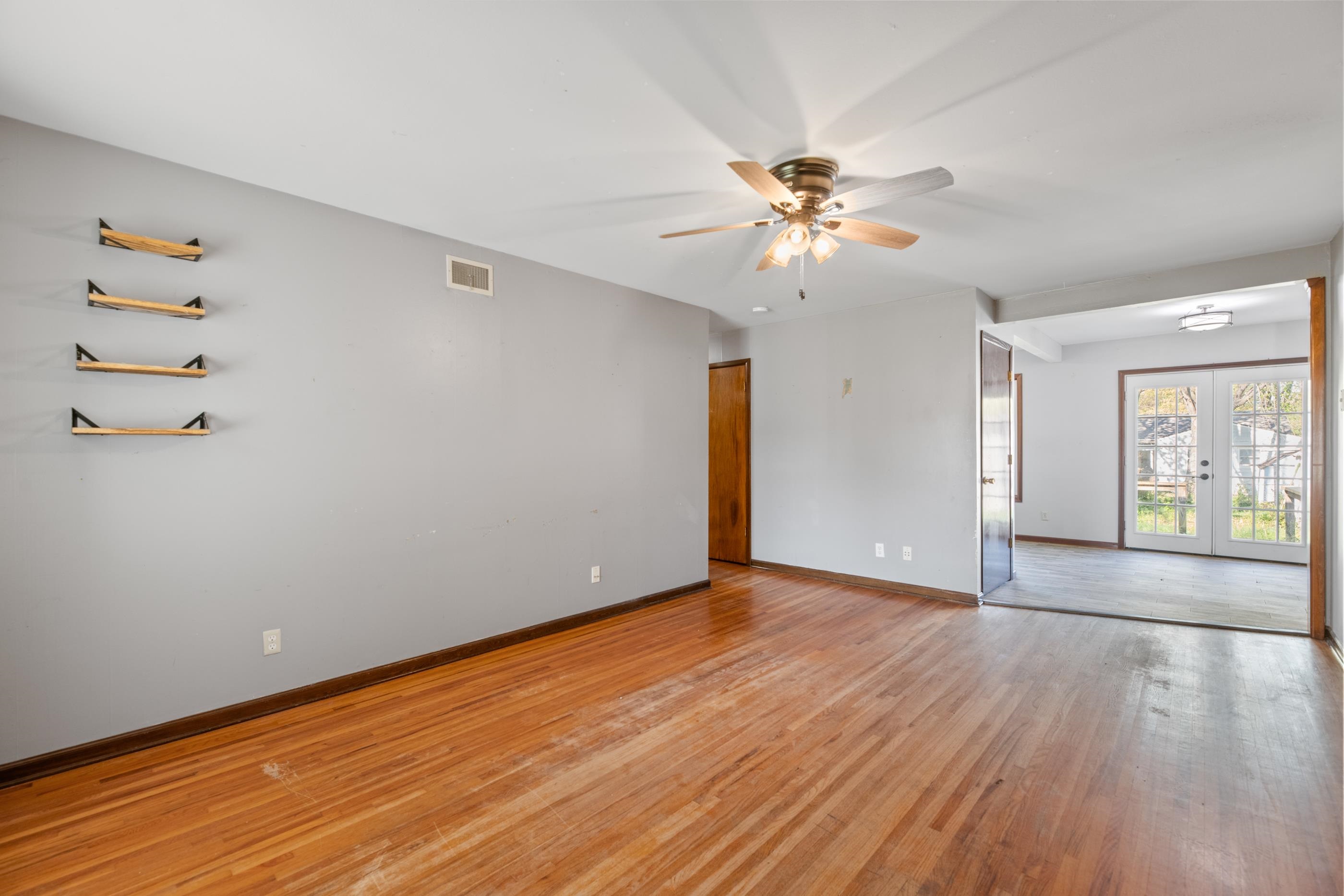 2331 S Dellrose Ave Property Photo 4