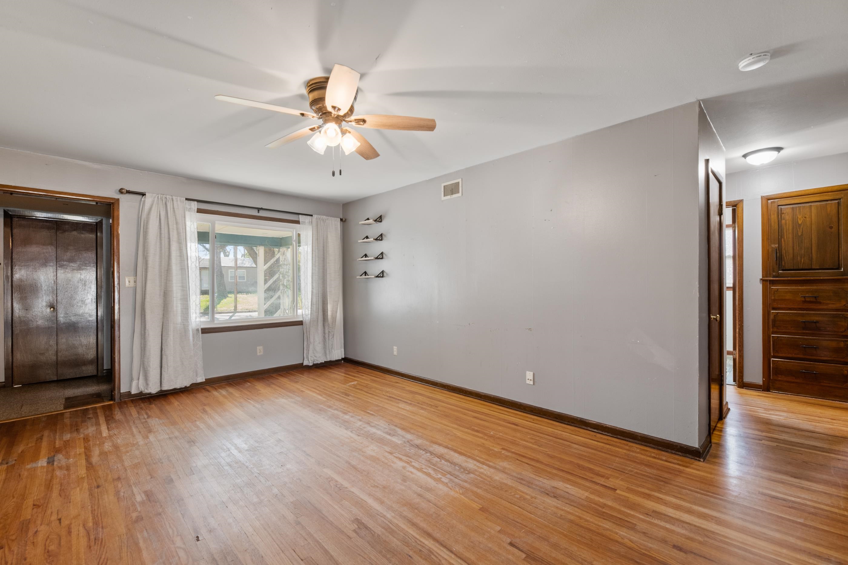 2331 S Dellrose Ave Property Photo 5