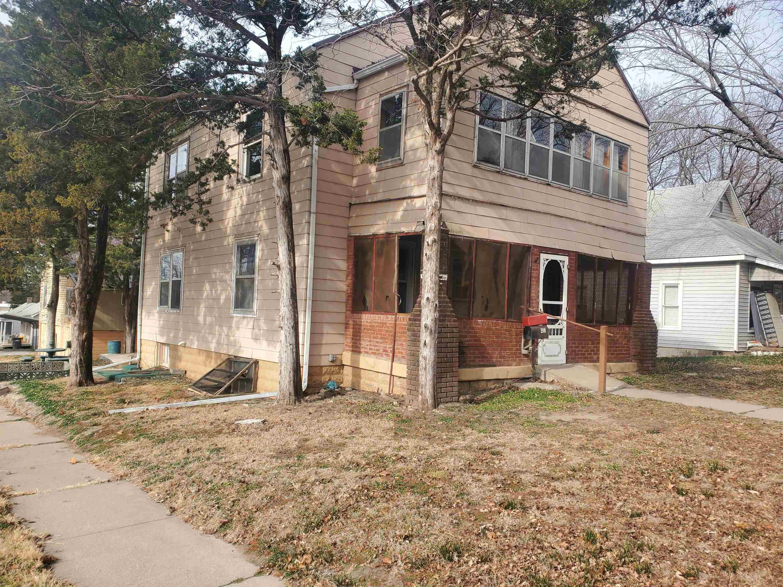 427 S 2nd Property Photo 1