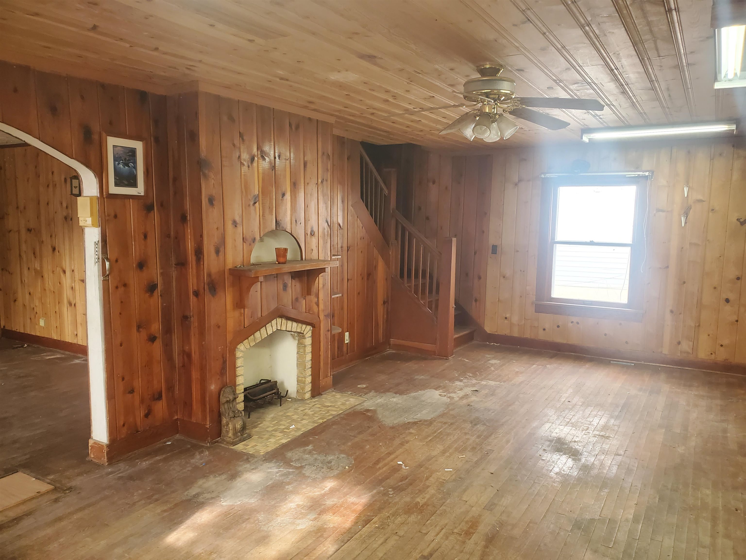427 S 2nd Property Photo 3