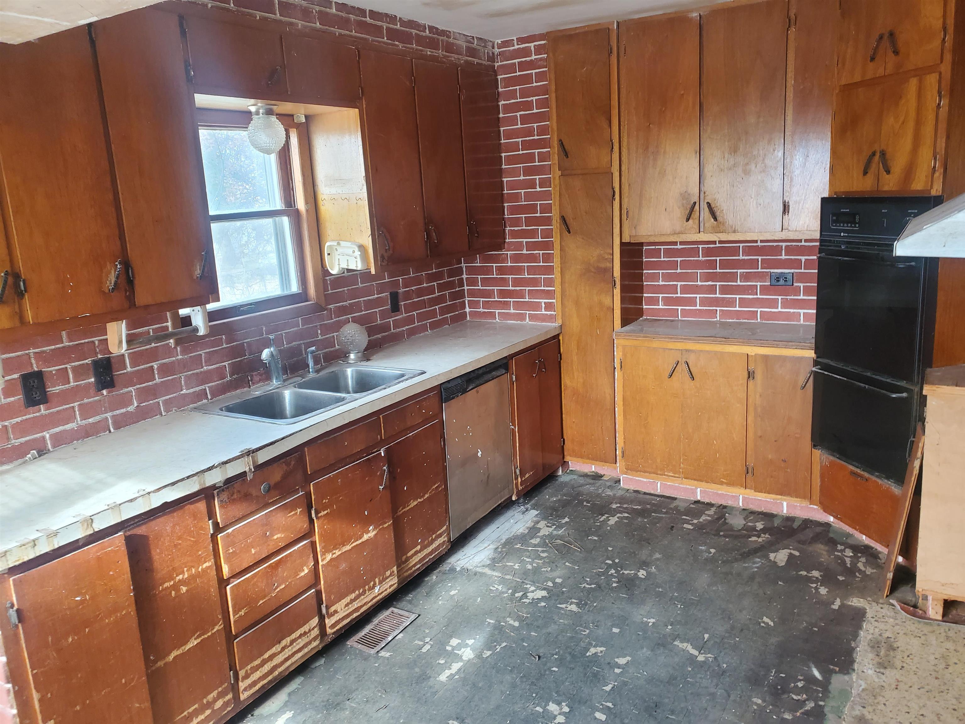427 S 2nd Property Photo 6