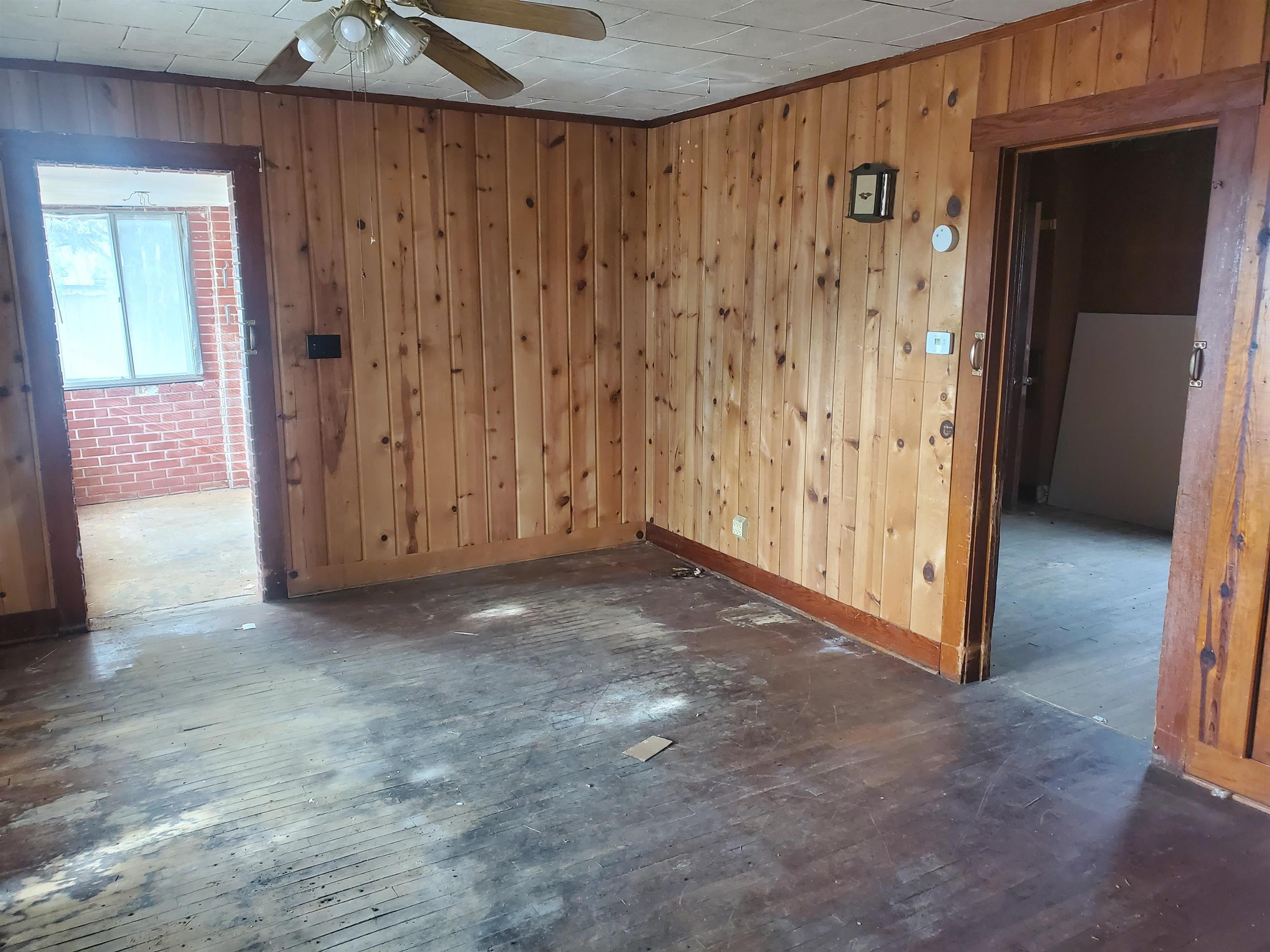 427 S 2nd Property Photo 8
