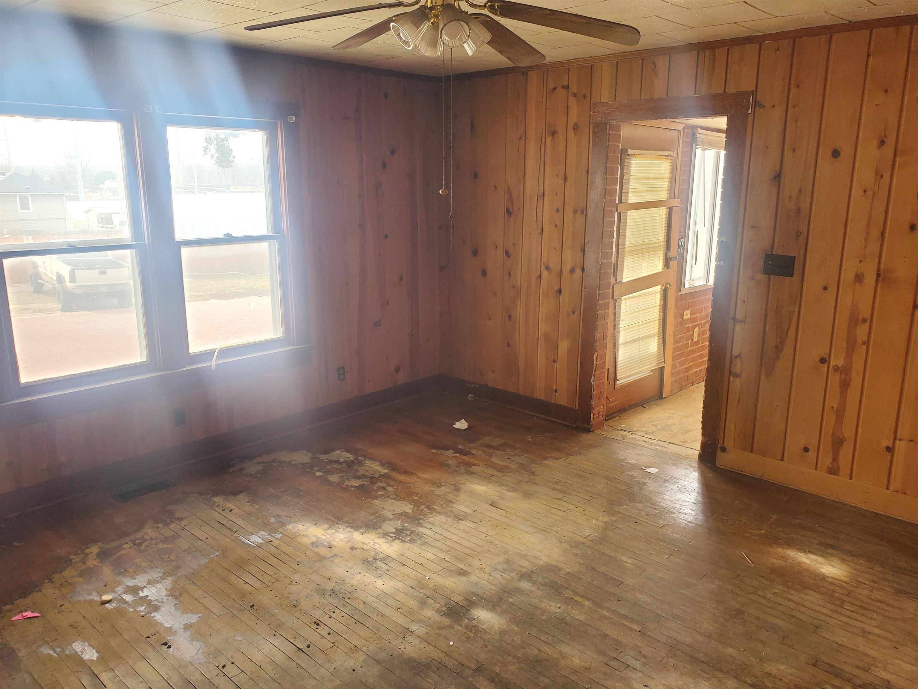 427 S 2nd Property Photo 9